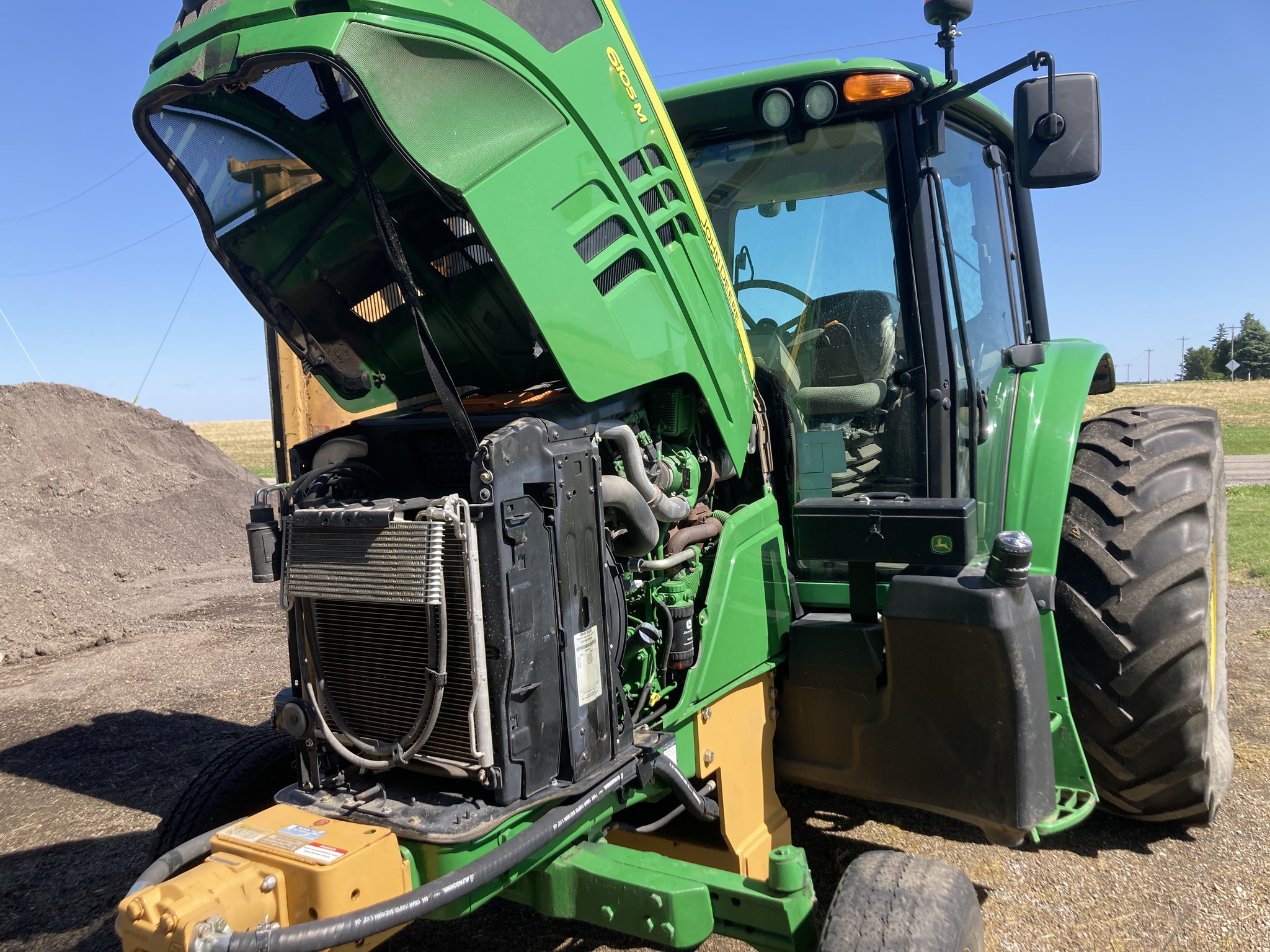 2015 John Deere 6105M Image 28