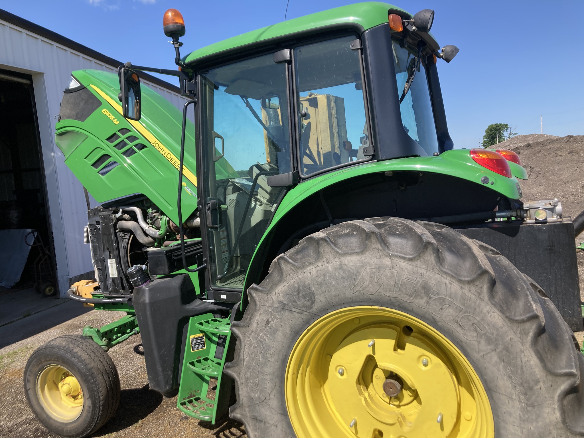 2015 John Deere 6105M Image 30