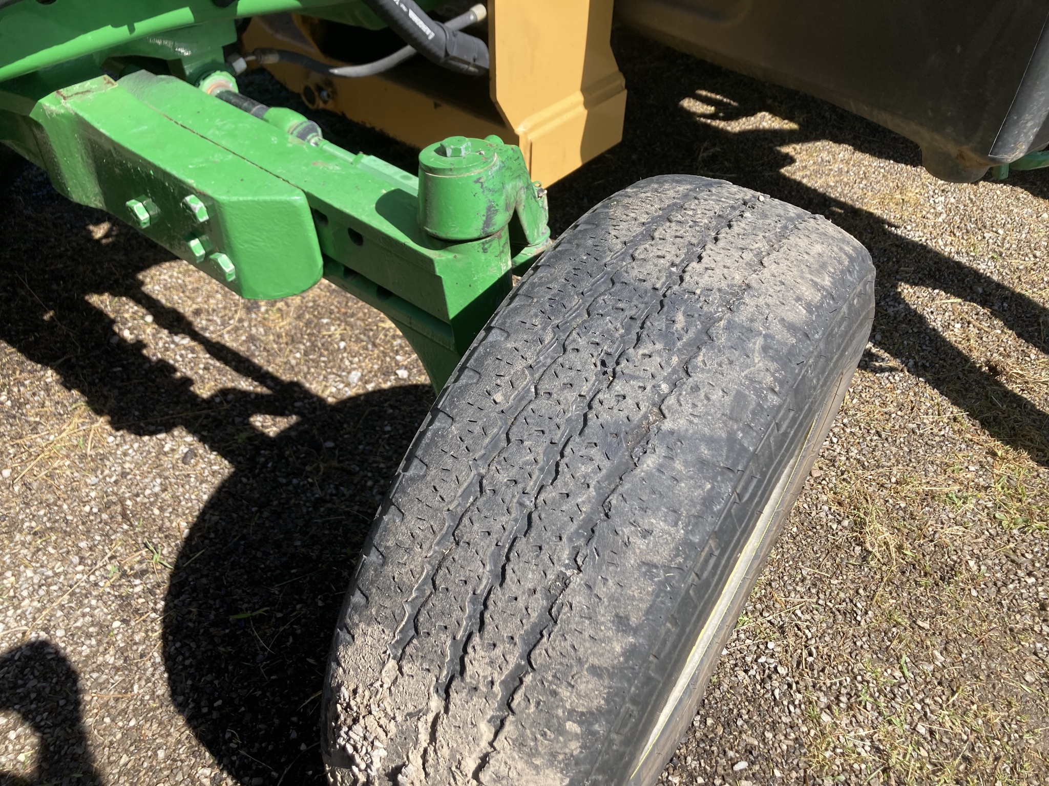 2015 John Deere 6105M Image 32
