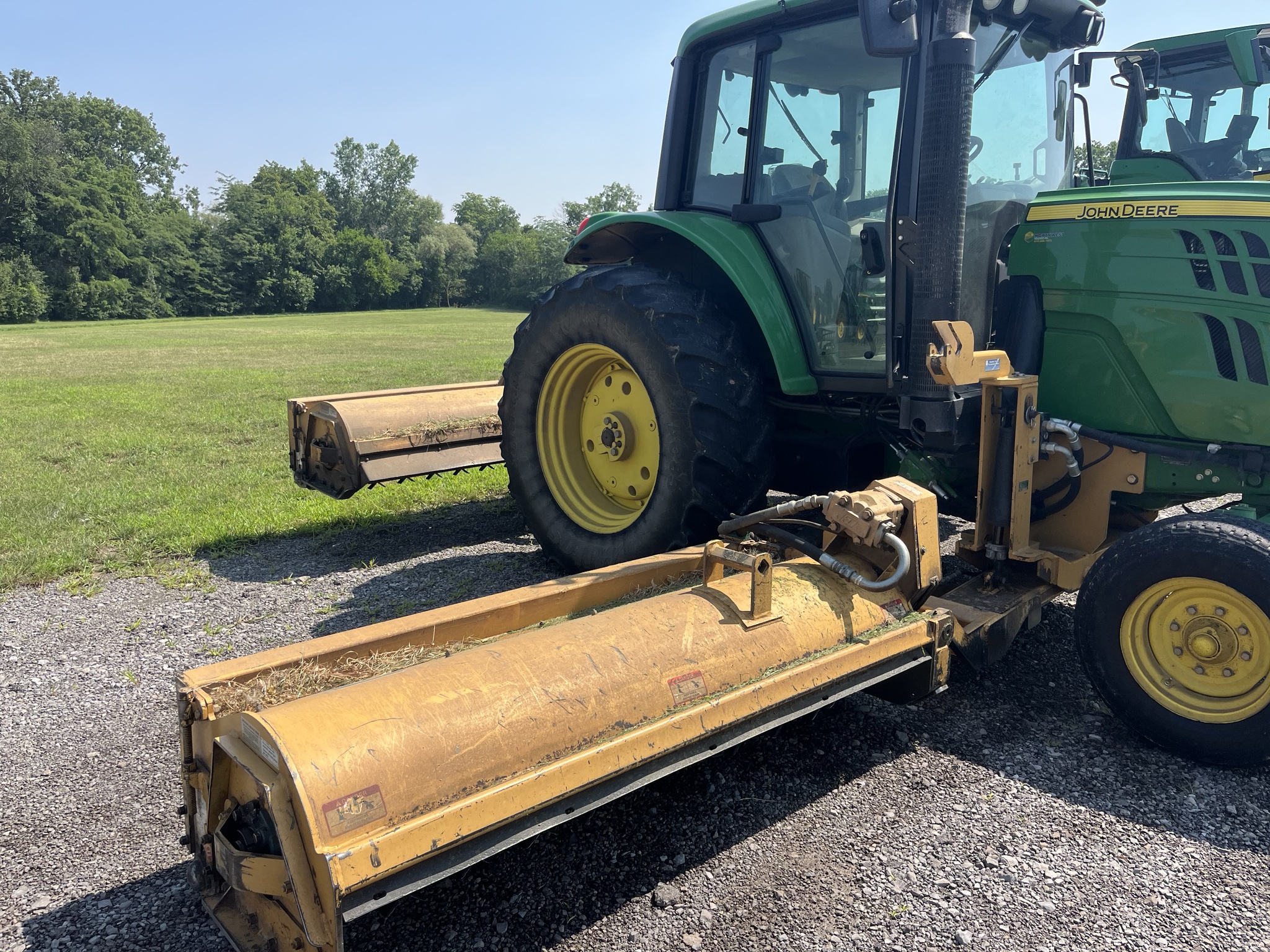 2015 John Deere 6105M Image 2