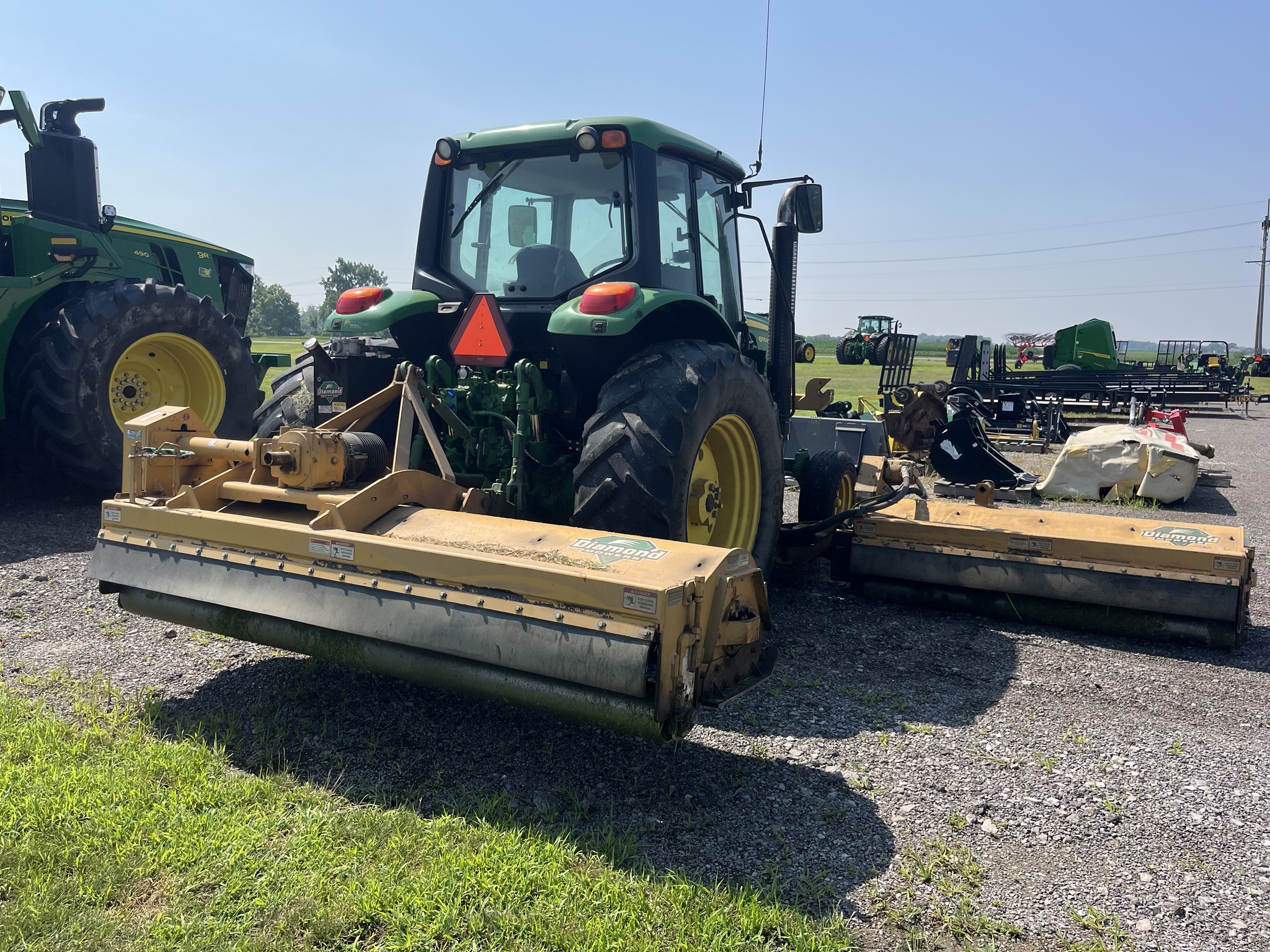 2015 John Deere 6105M Image 5
