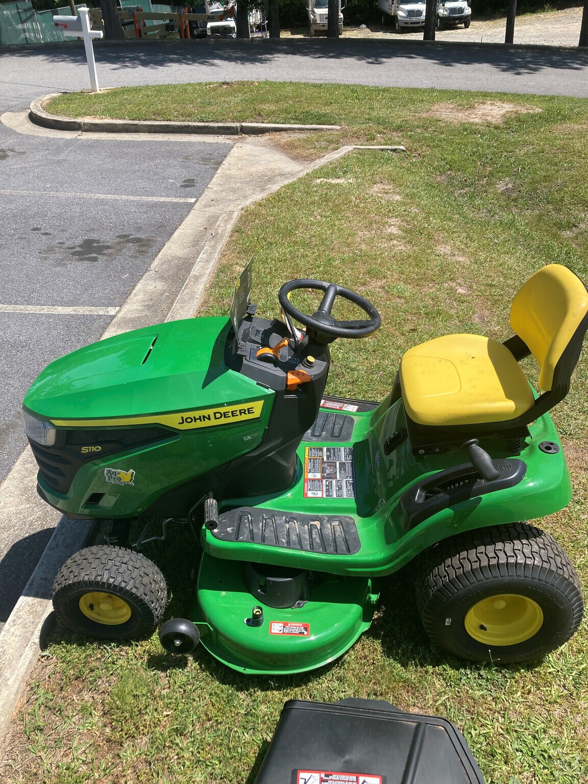 2023 John Deere S110 Image 1