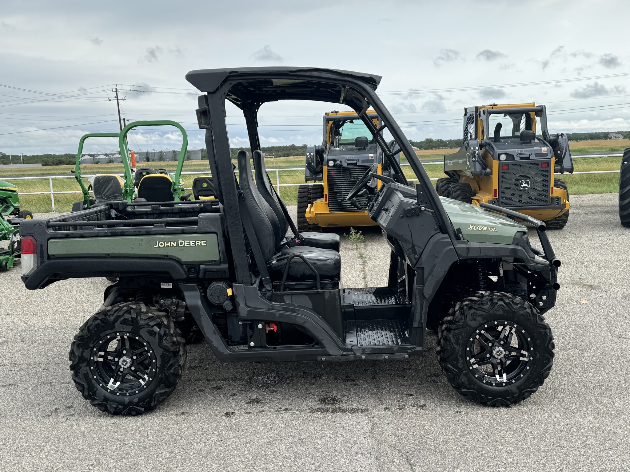 2021 John Deere XUV 835M Image 2