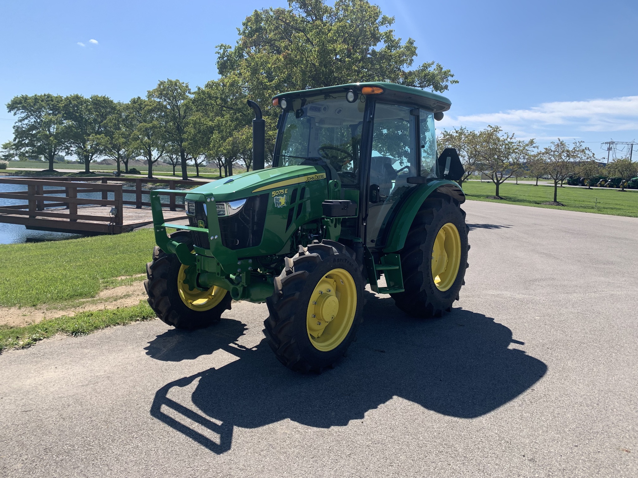 2024 John Deere 5075E Image 2