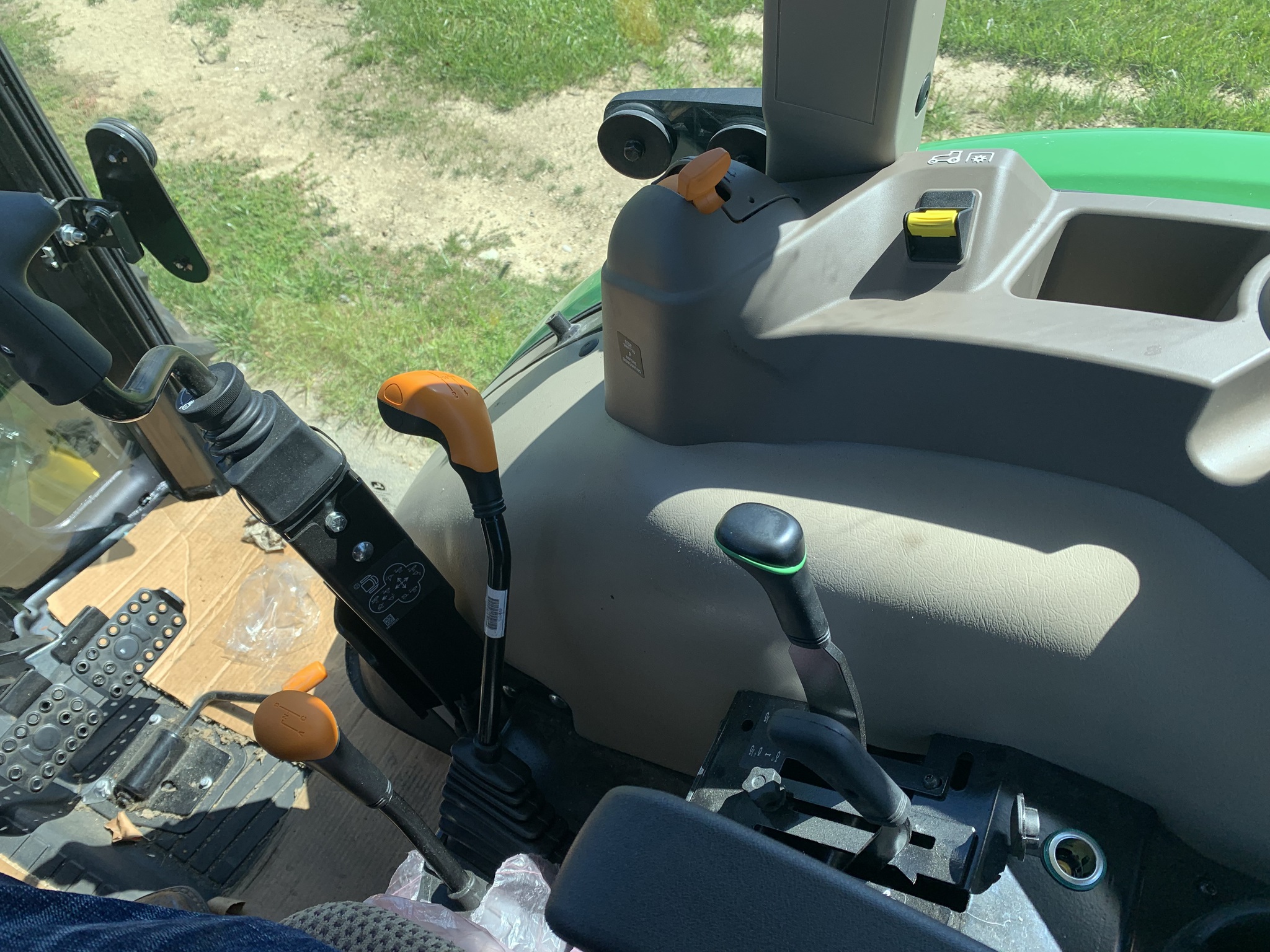2024 John Deere 5075E Image 7