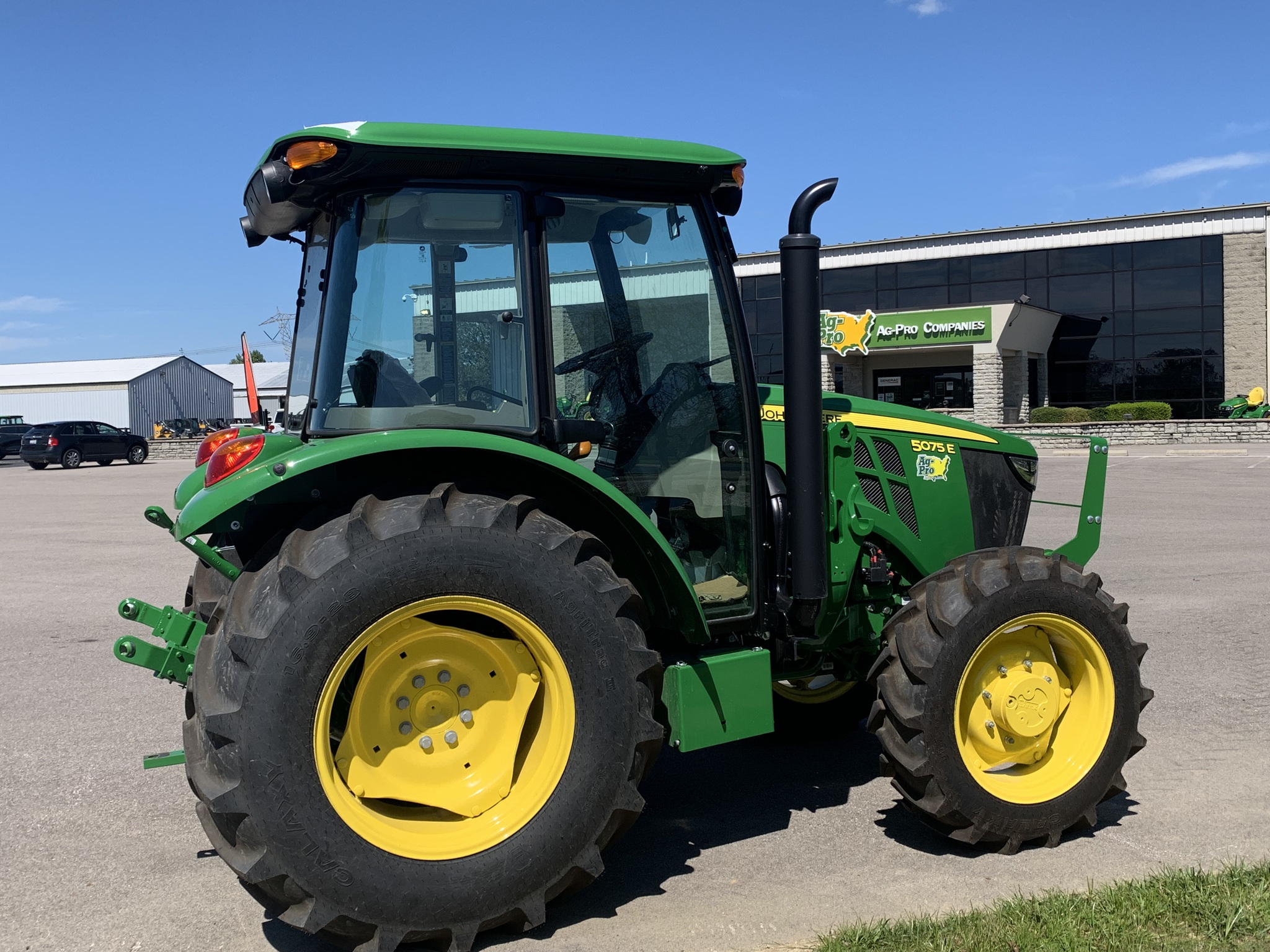 2024 John Deere 5075E Image 6