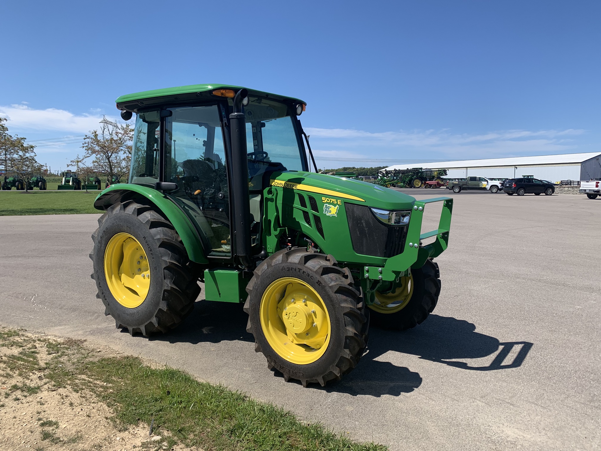 2024 John Deere 5075E Image 1