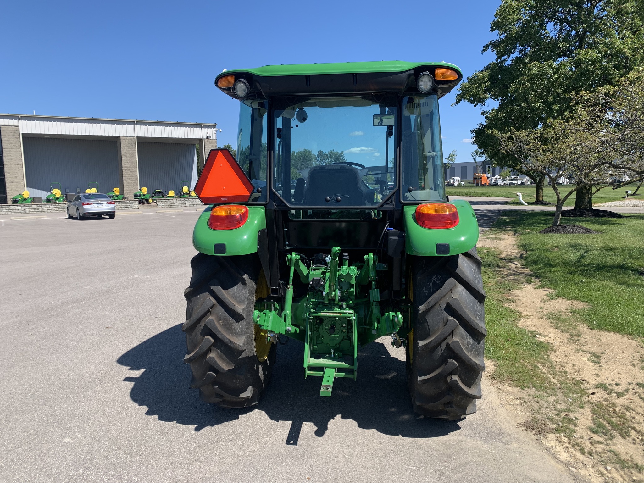 2024 John Deere 5075E Image 5