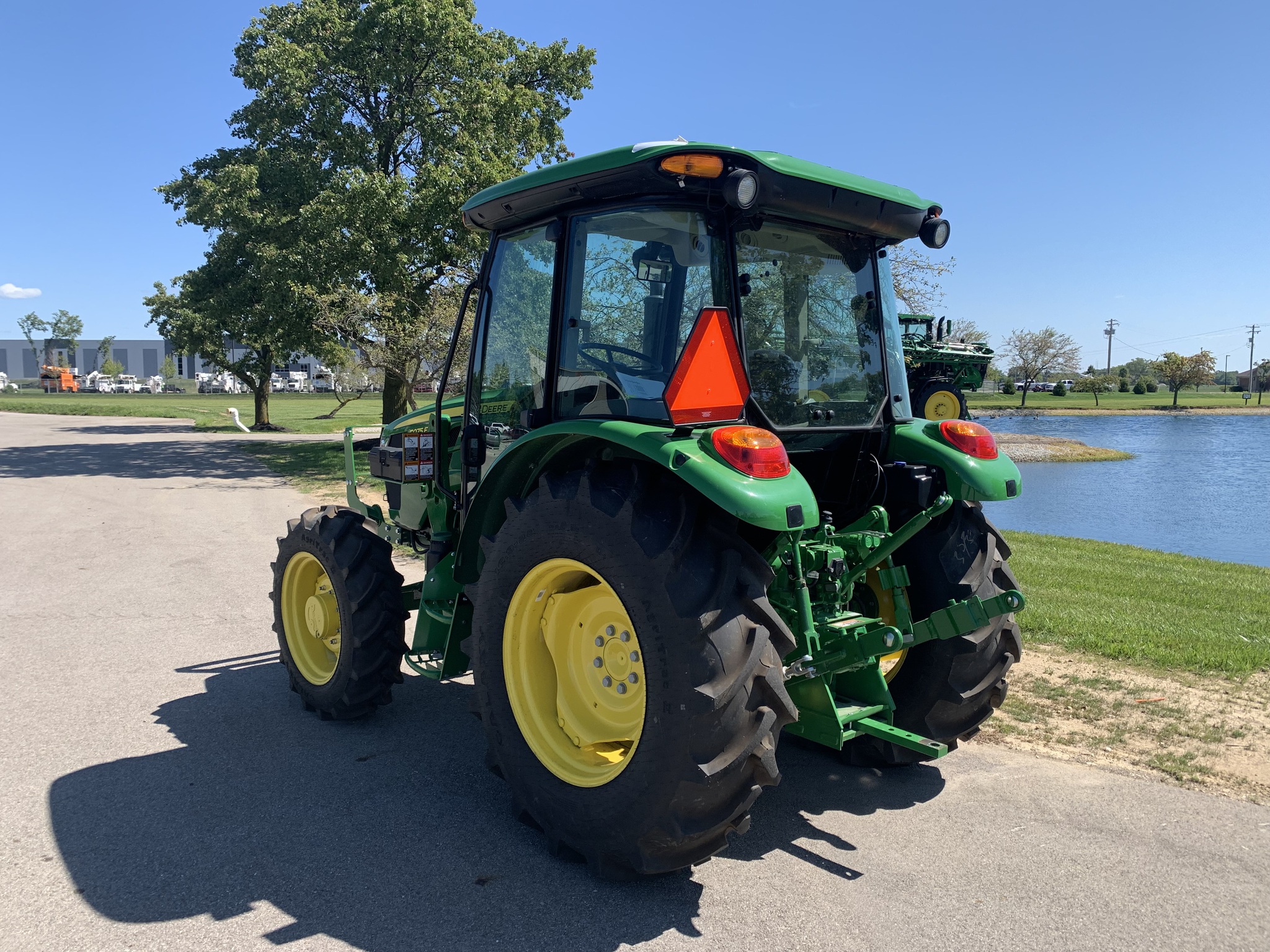 2024 John Deere 5075E Image 4