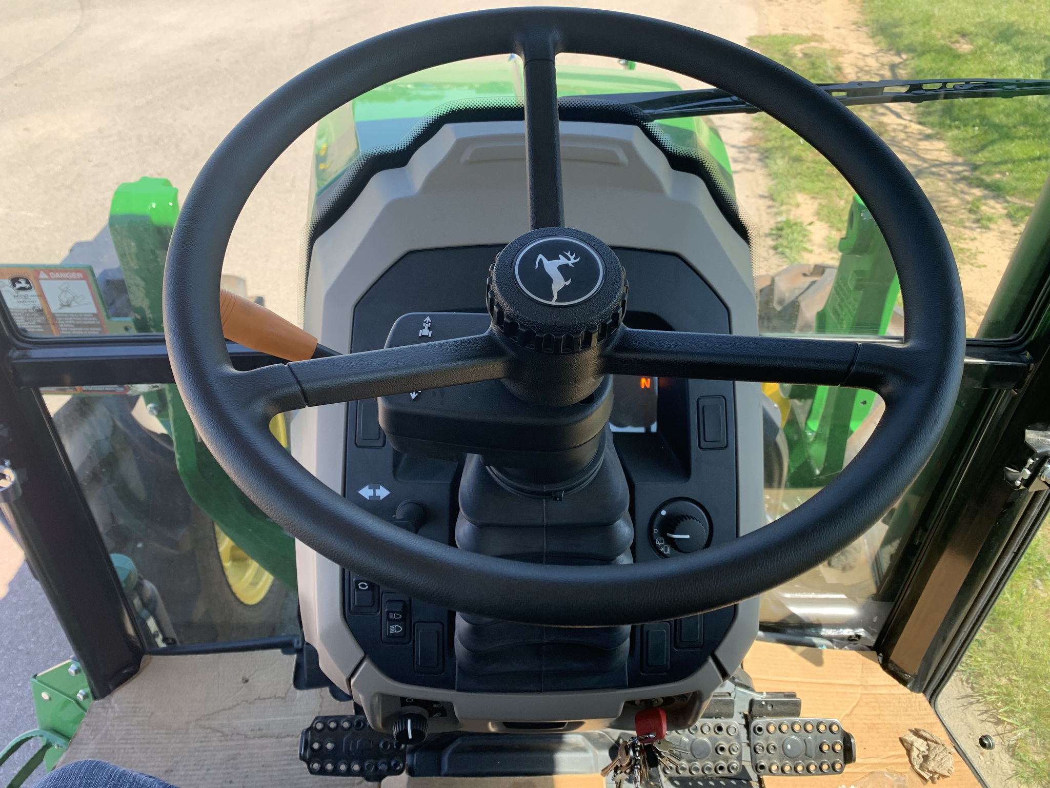 2024 John Deere 5075E Image 8