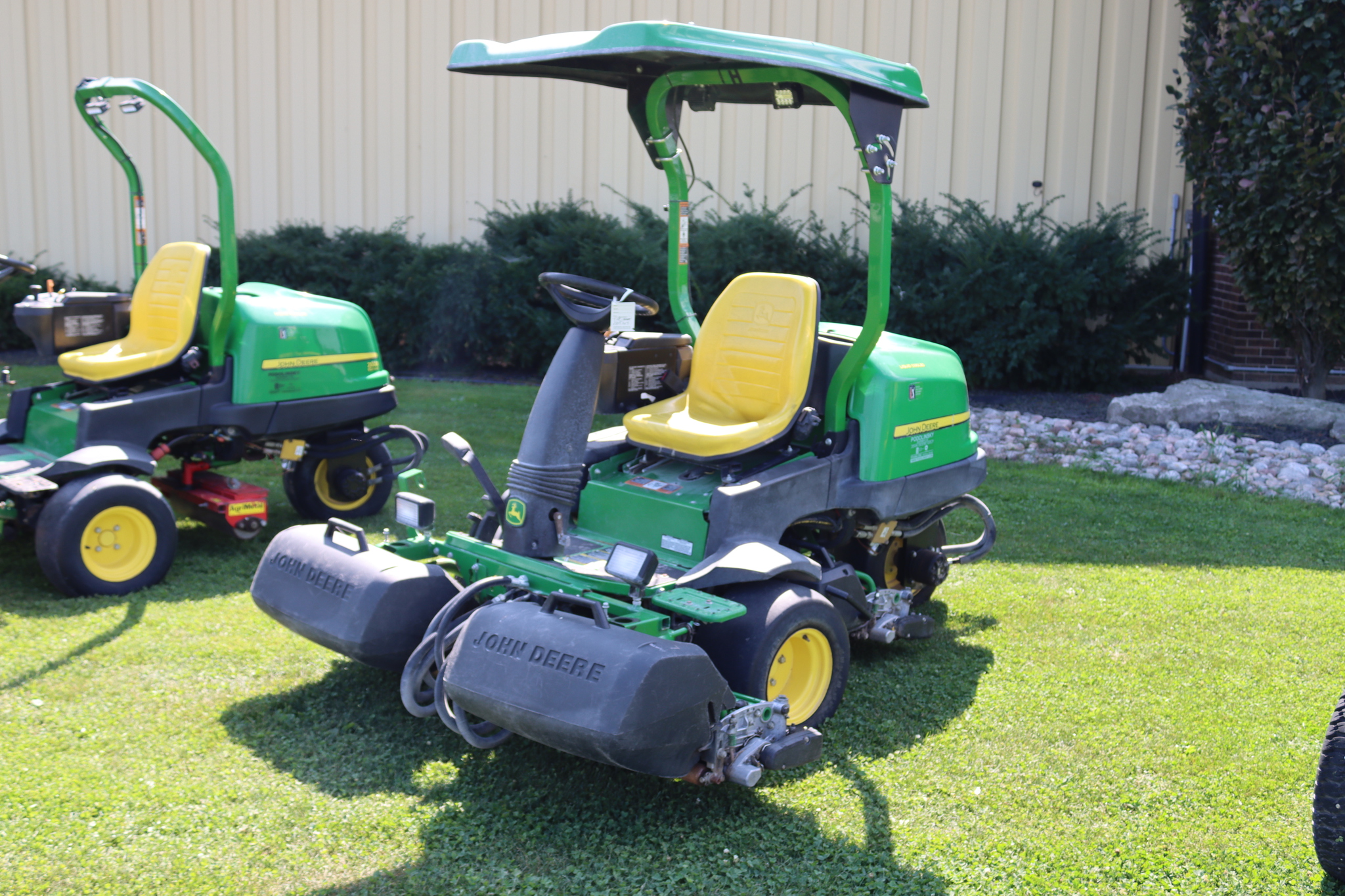 2018 John Deere 2500B Riding Greens Mowers