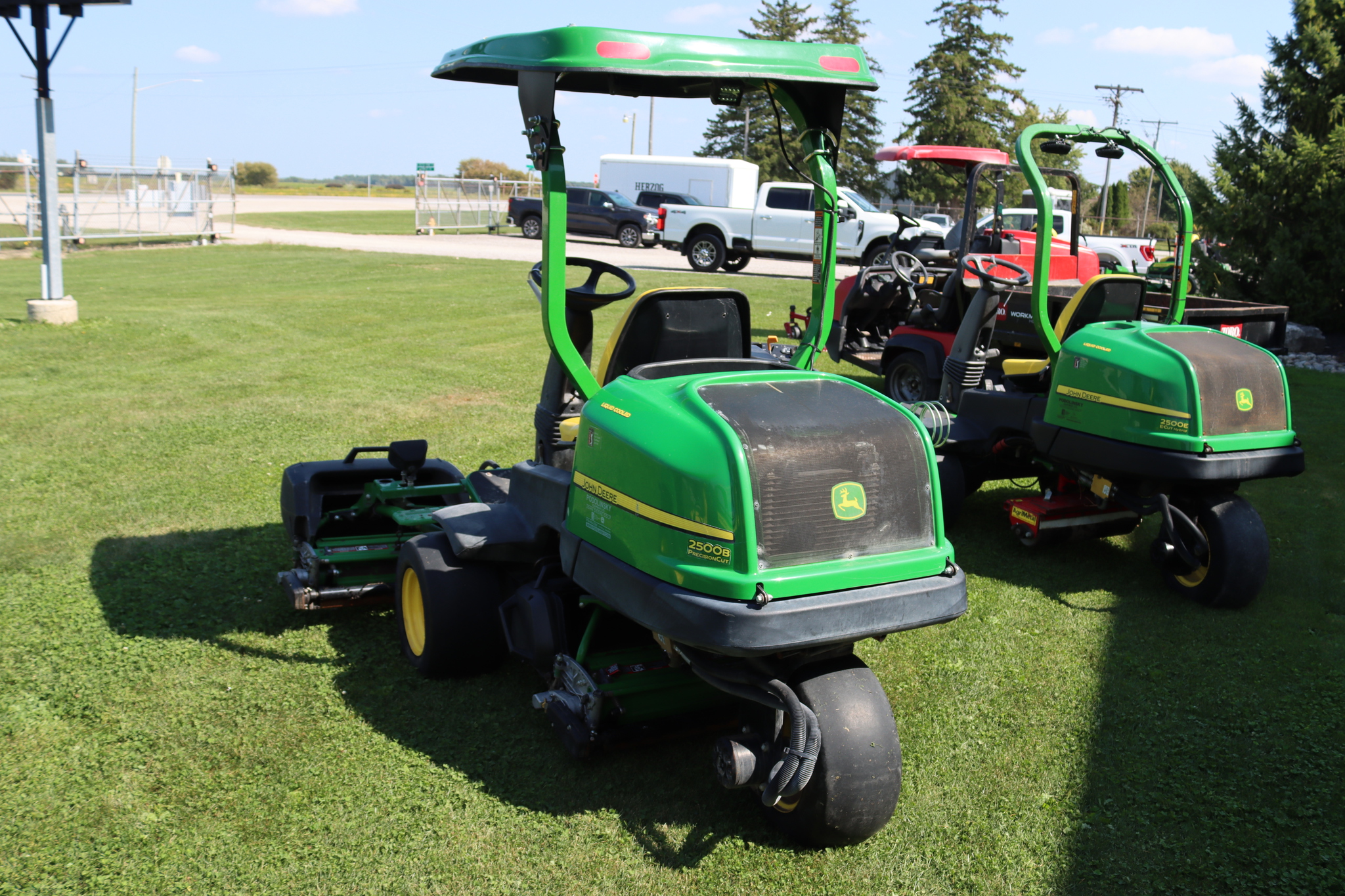 2018 John Deere 2500B Riding Greens Mowers