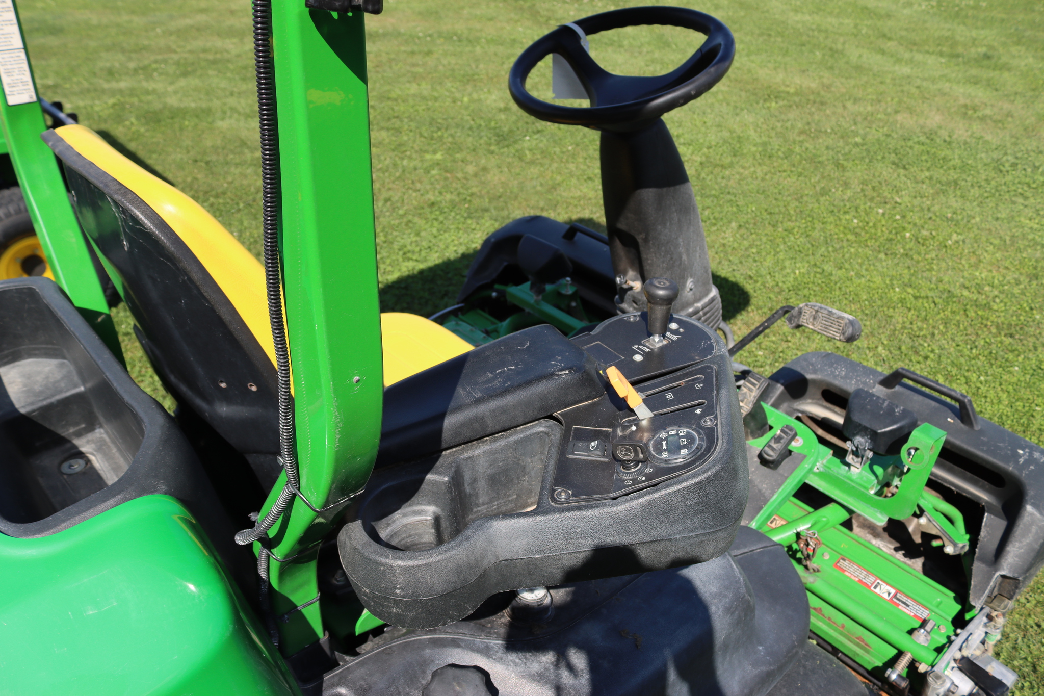 2018 John Deere 2500B Riding Greens Mowers