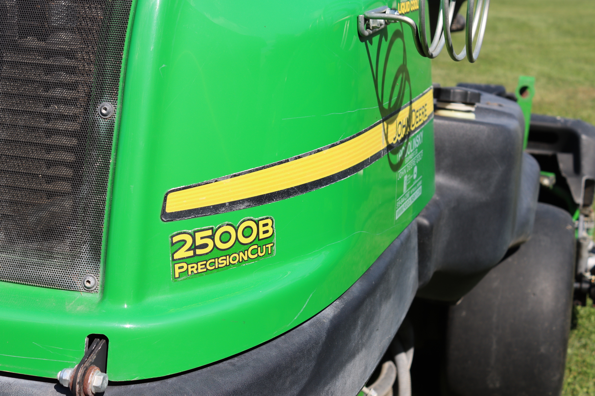 2018 John Deere 2500B Riding Greens Mowers