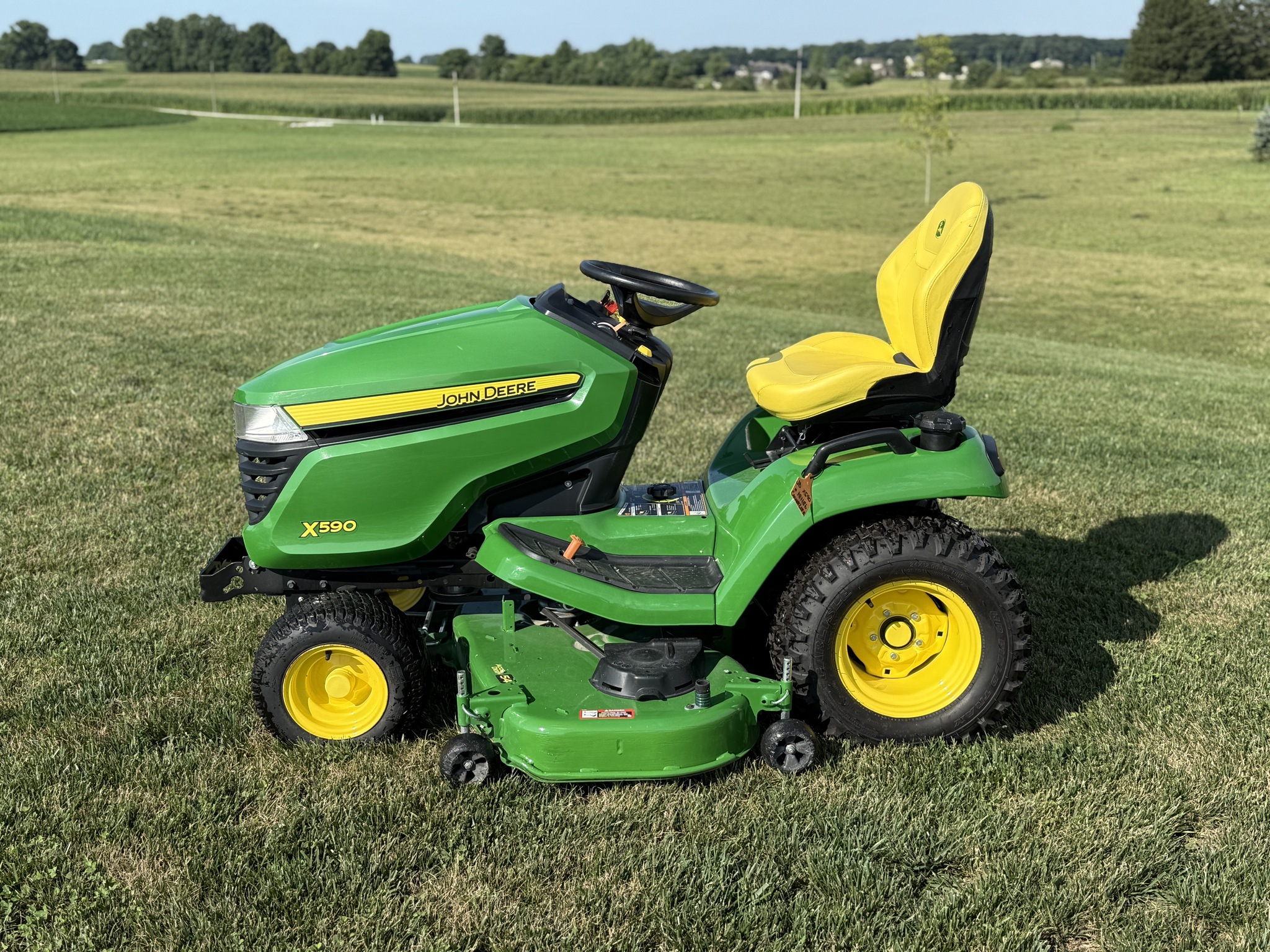 2023 John Deere X590 Image 4