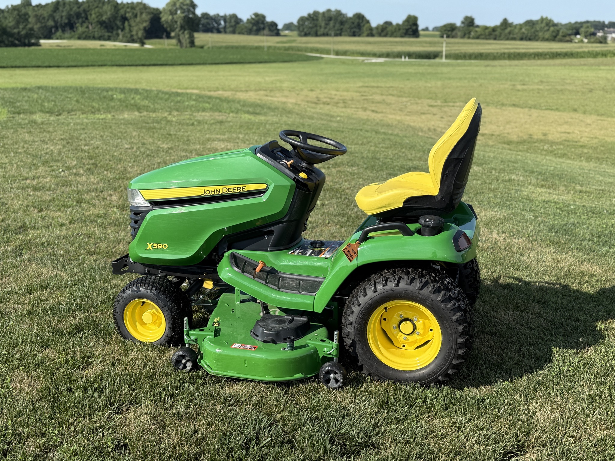 2023 John Deere X590 Image 5
