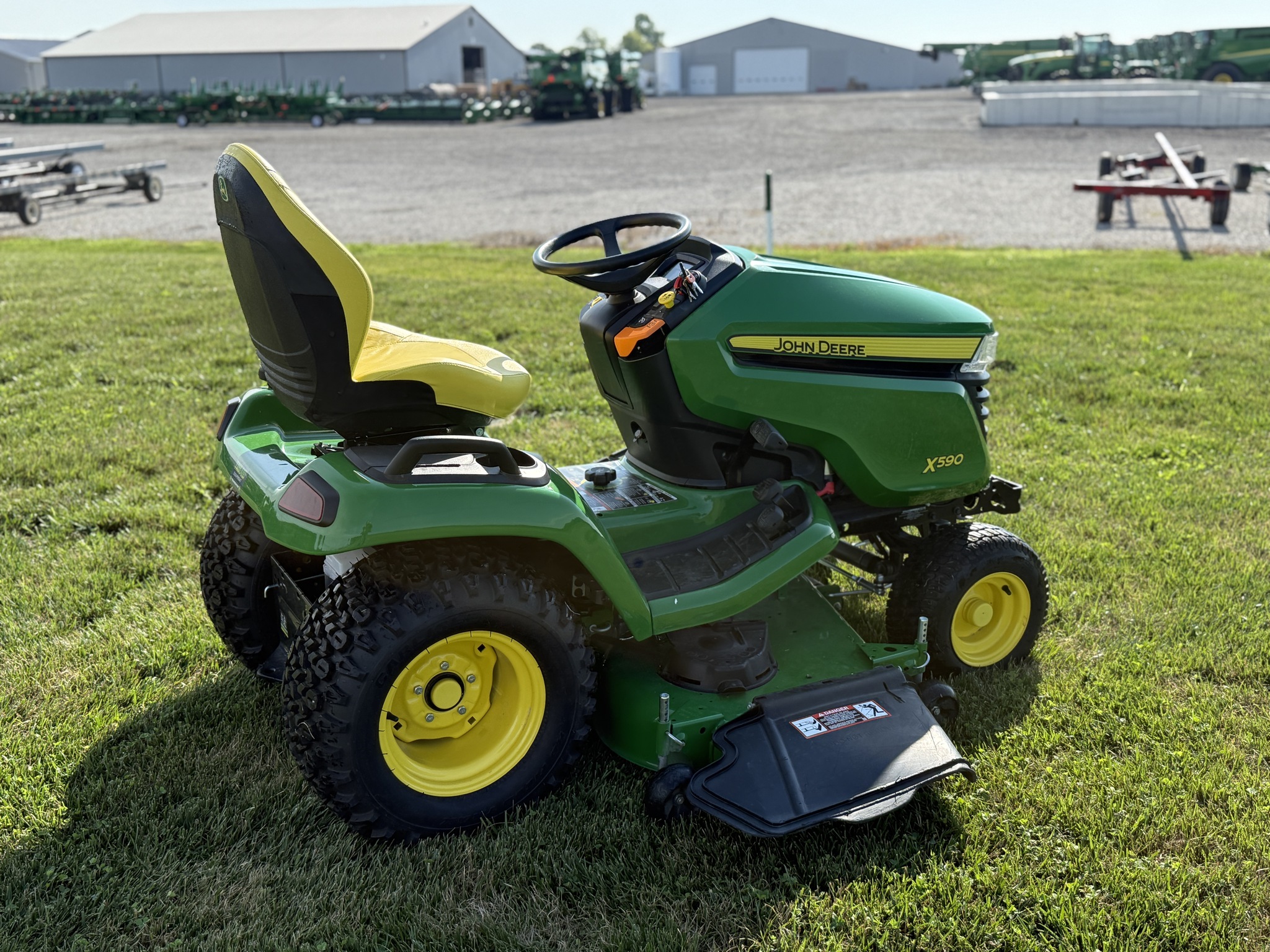 2023 John Deere X590 Image 13