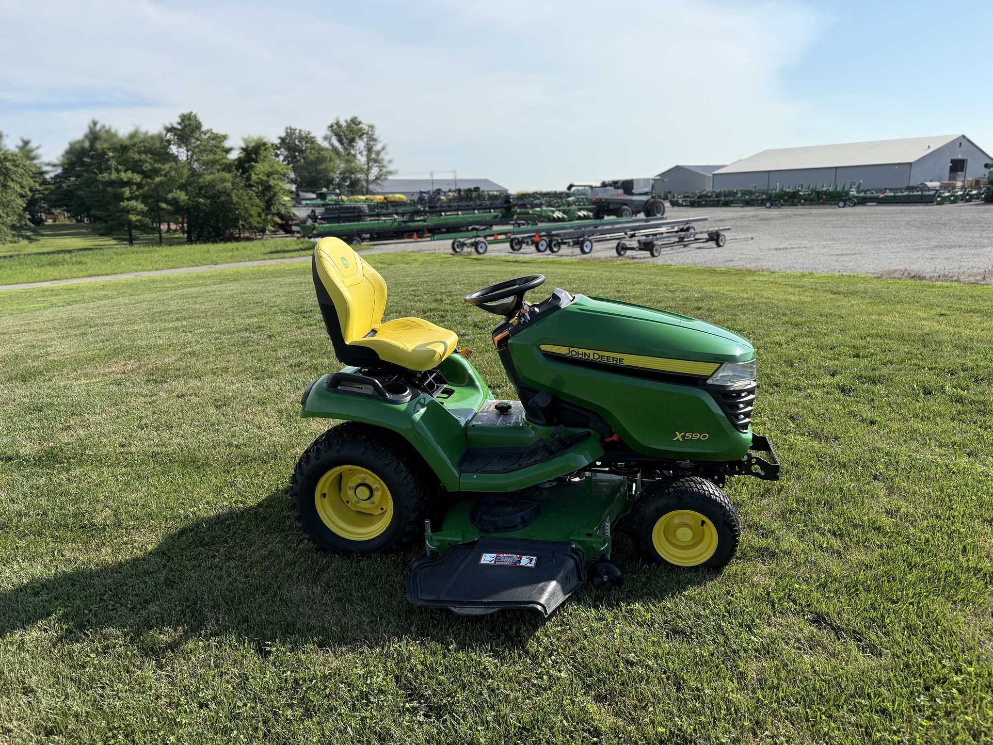 2023 John Deere X590 Image 15