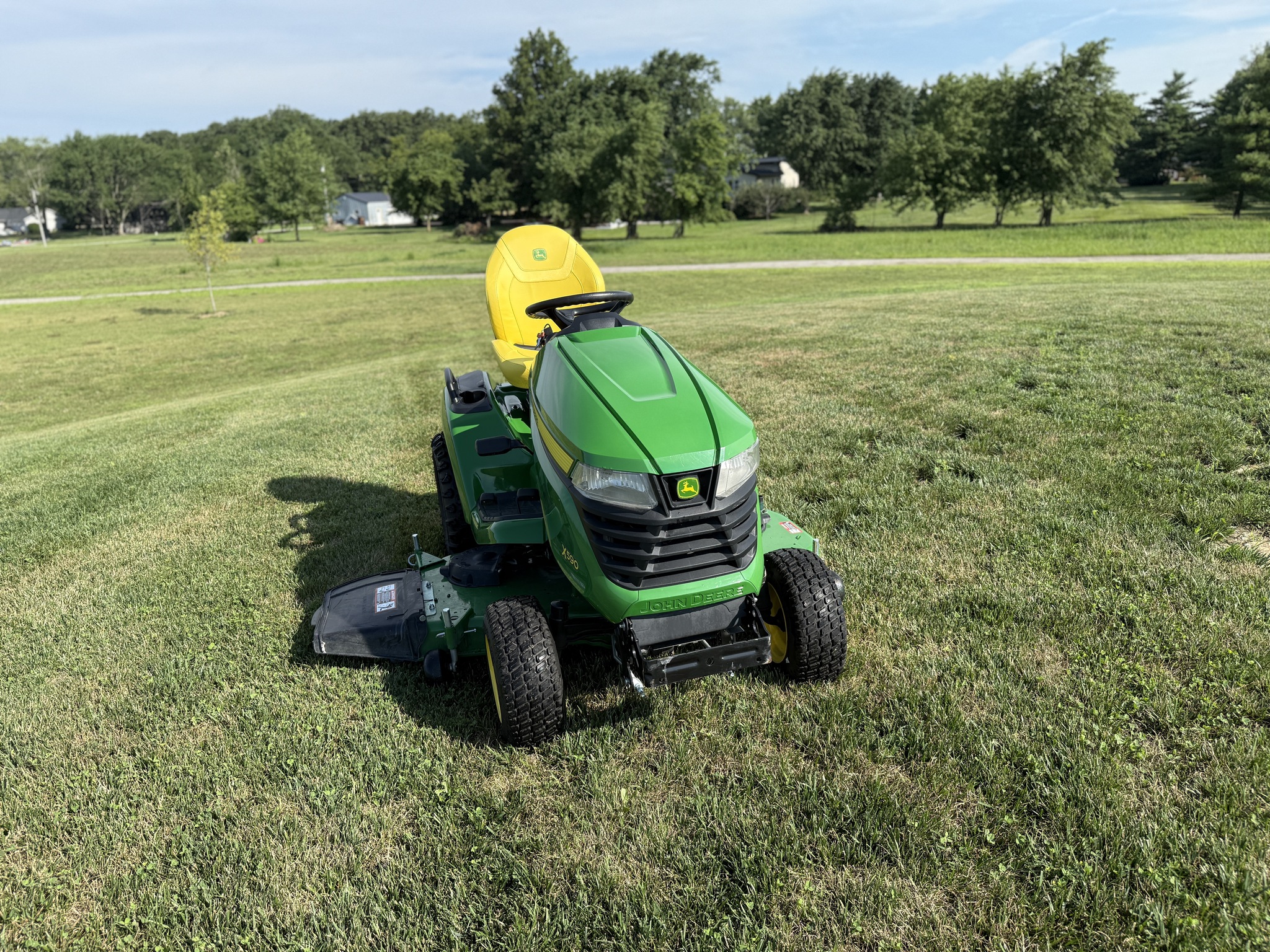 2023 John Deere X590 Image 19
