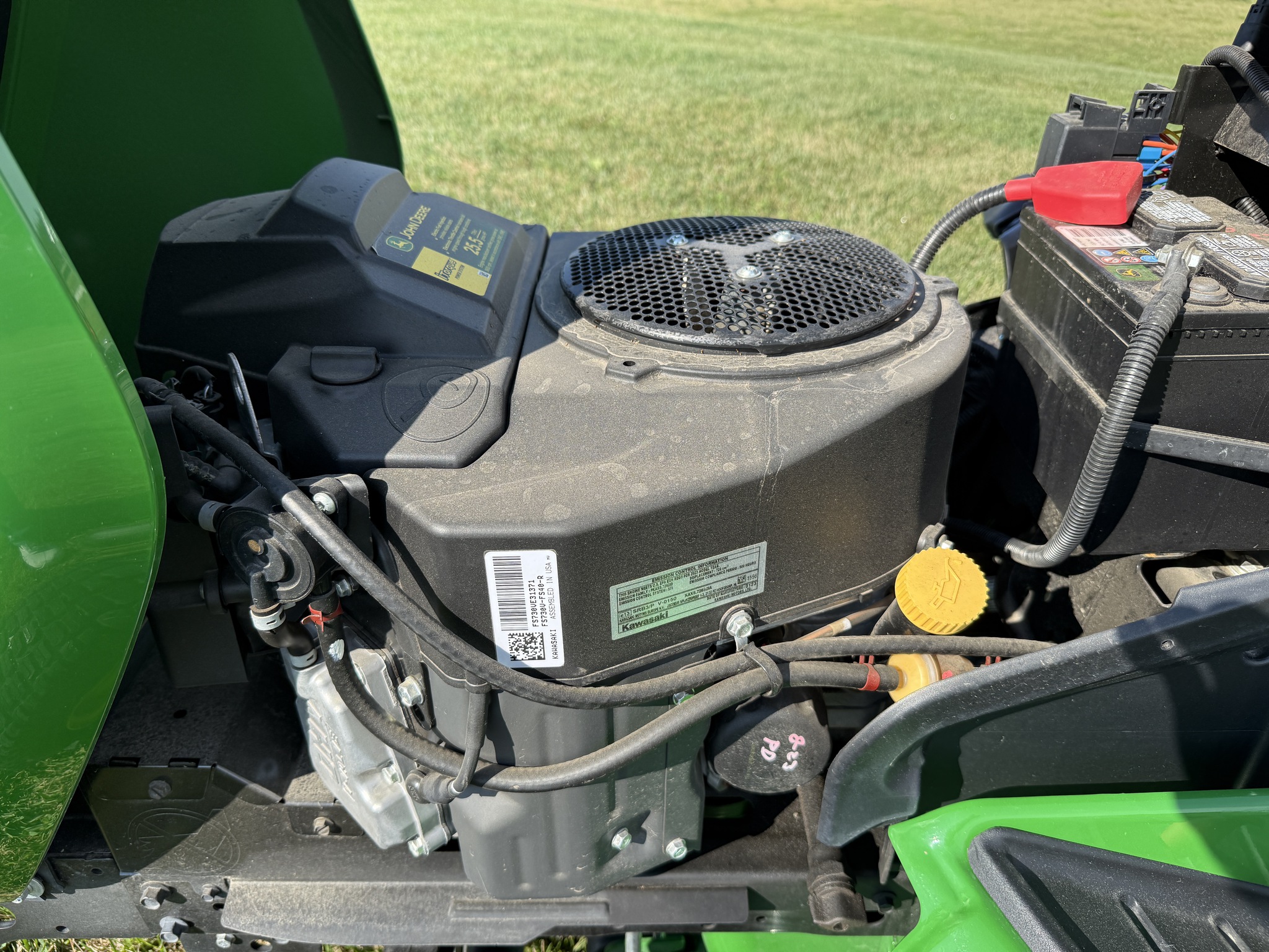 2023 John Deere X590 Image 21