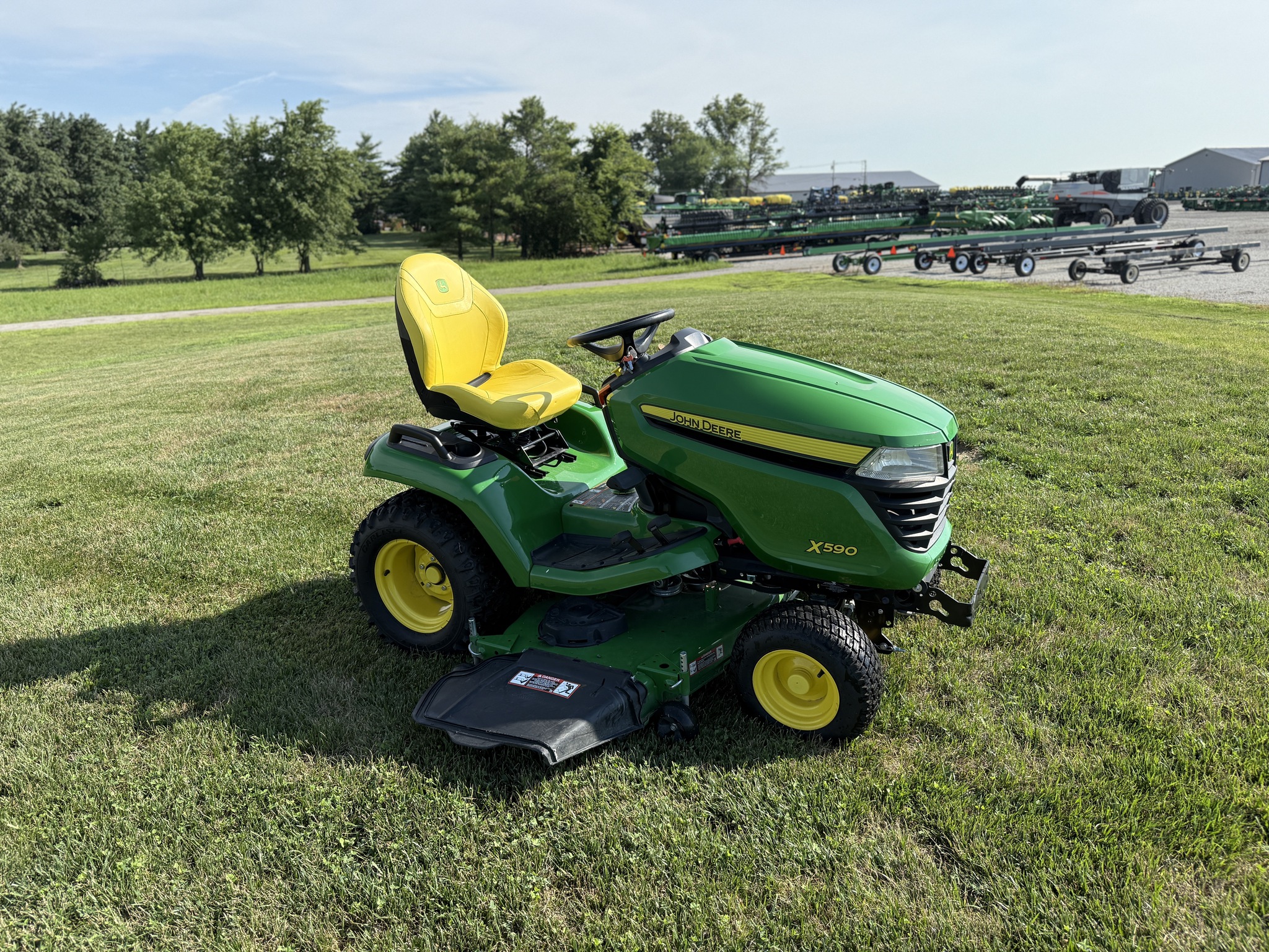 2023 John Deere X590 Image 16