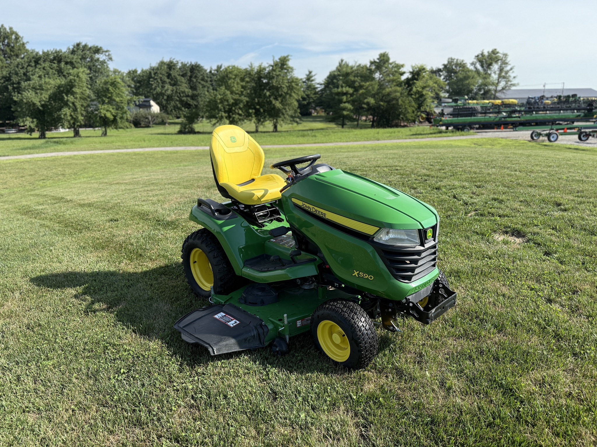 2023 John Deere X590 Image 17