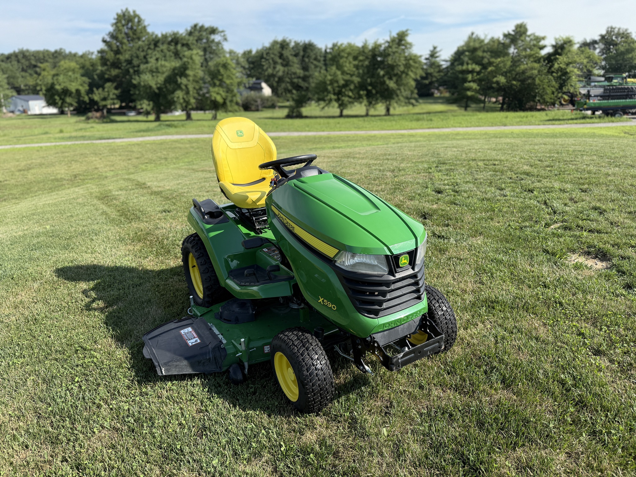 2023 John Deere X590 Image 18