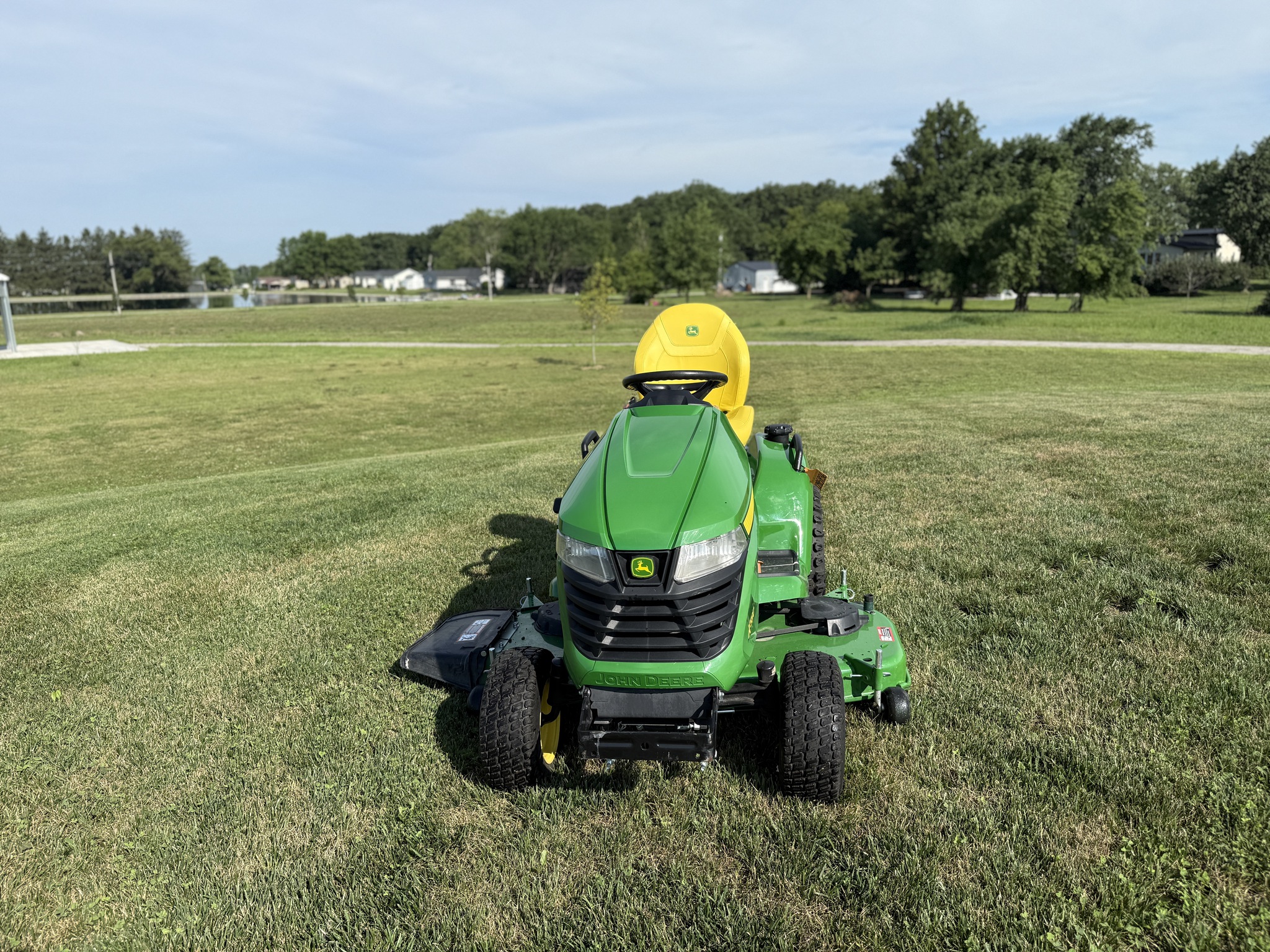 2023 John Deere X590 Image 20