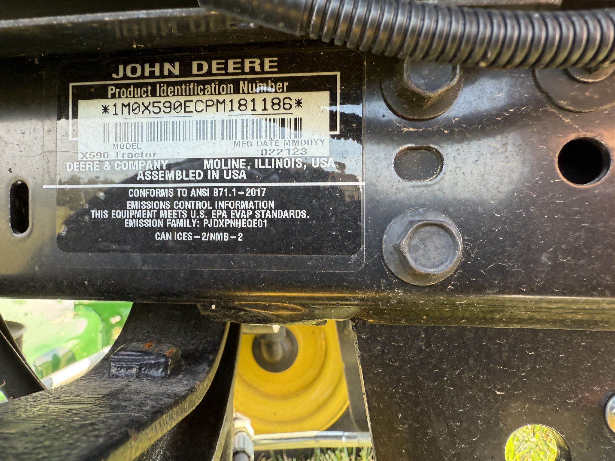 2023 John Deere X590 Image 24