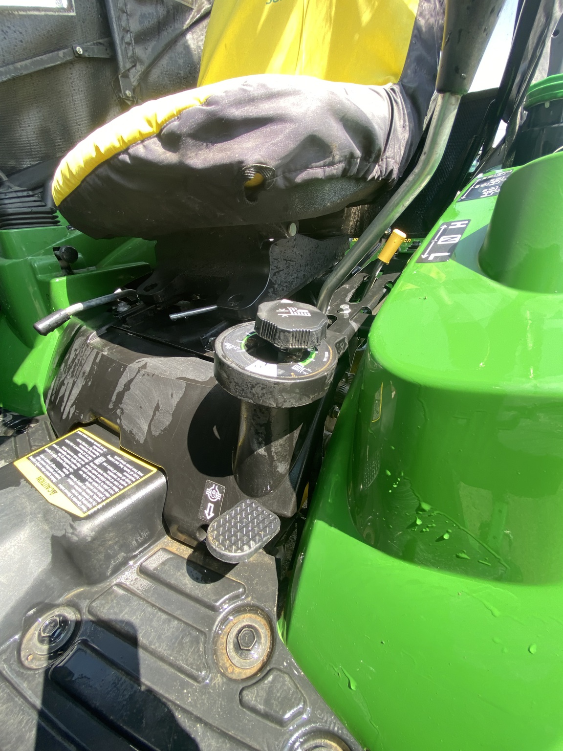 2022 John Deere 1023E Image 22