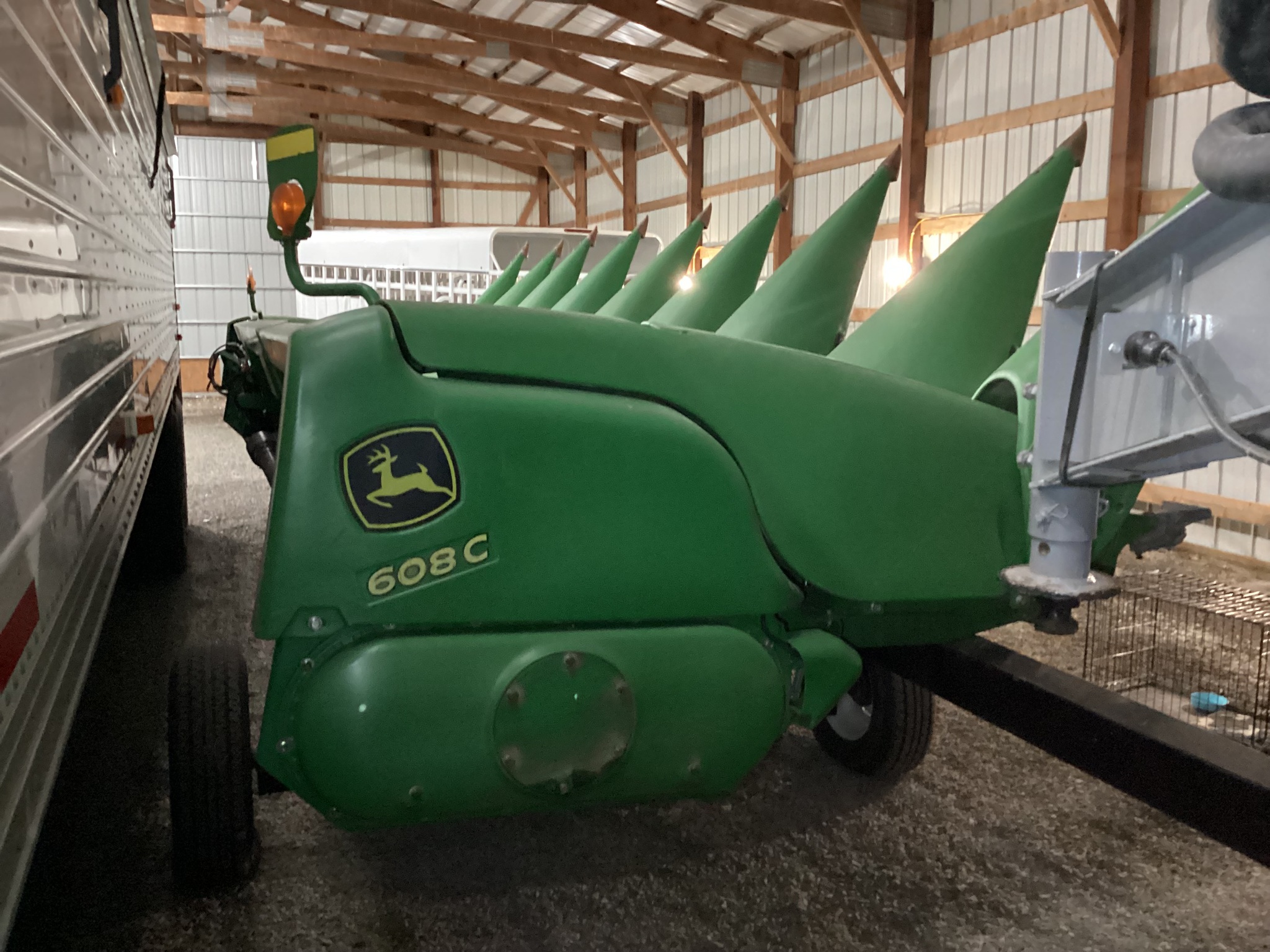 2011 John Deere 608C Image 19