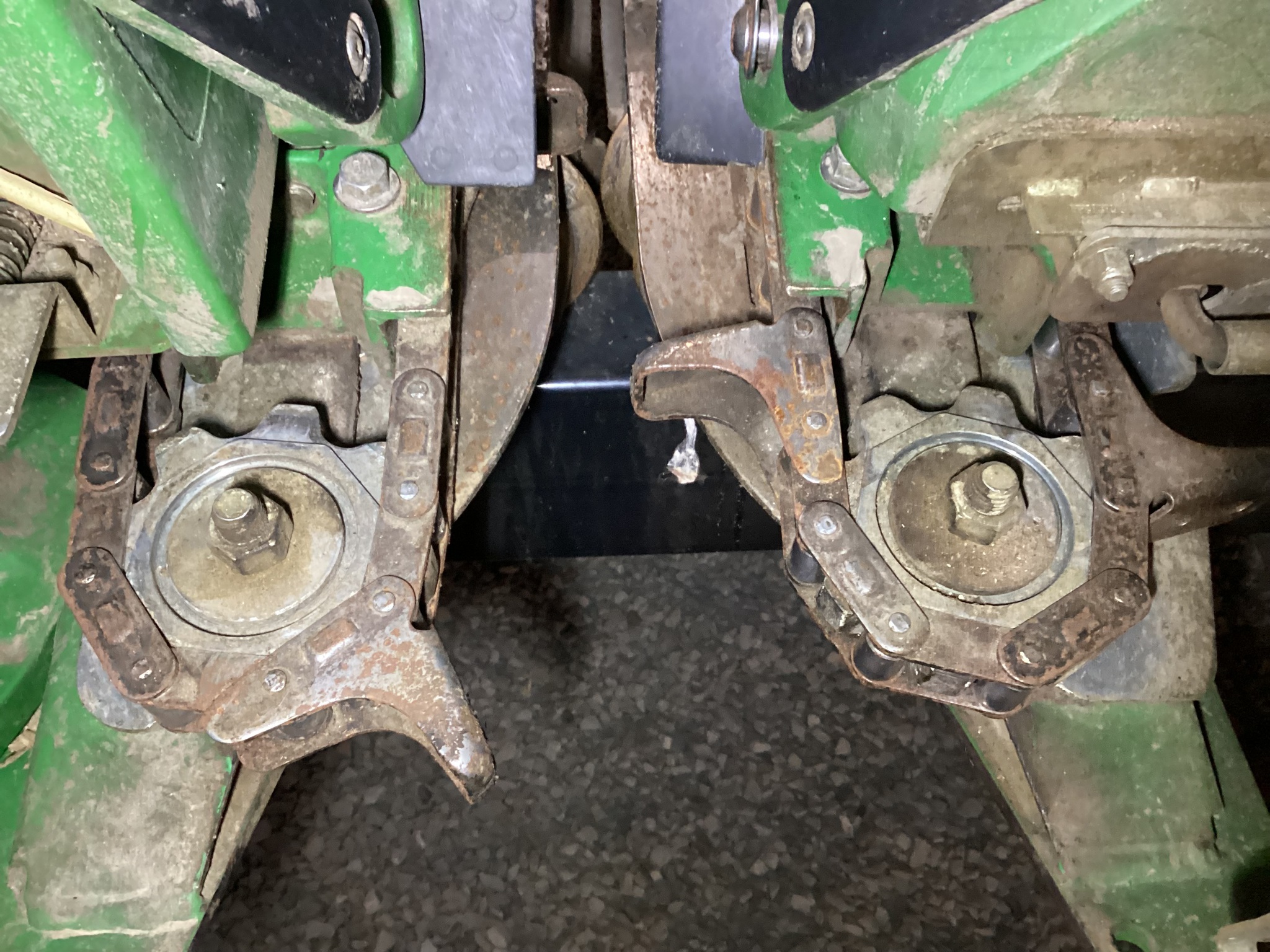 2011 John Deere 608C Image 18