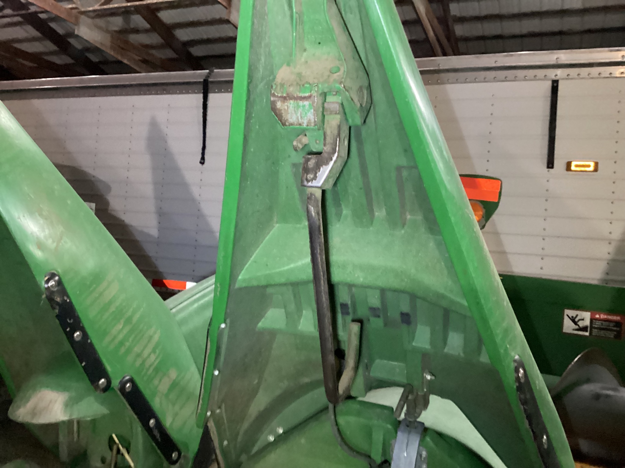 2011 John Deere 608C Image 13
