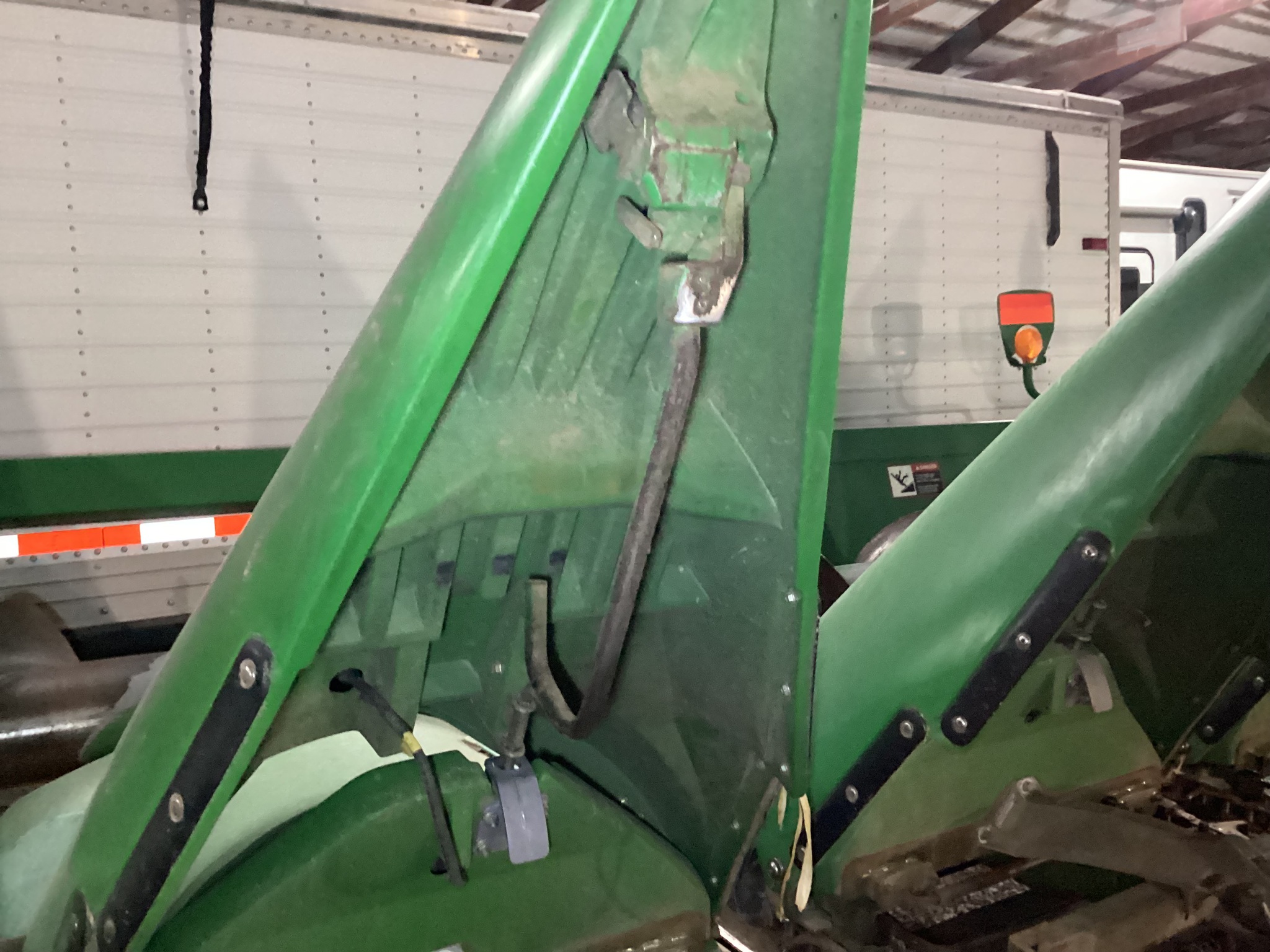 2011 John Deere 608C Image 12
