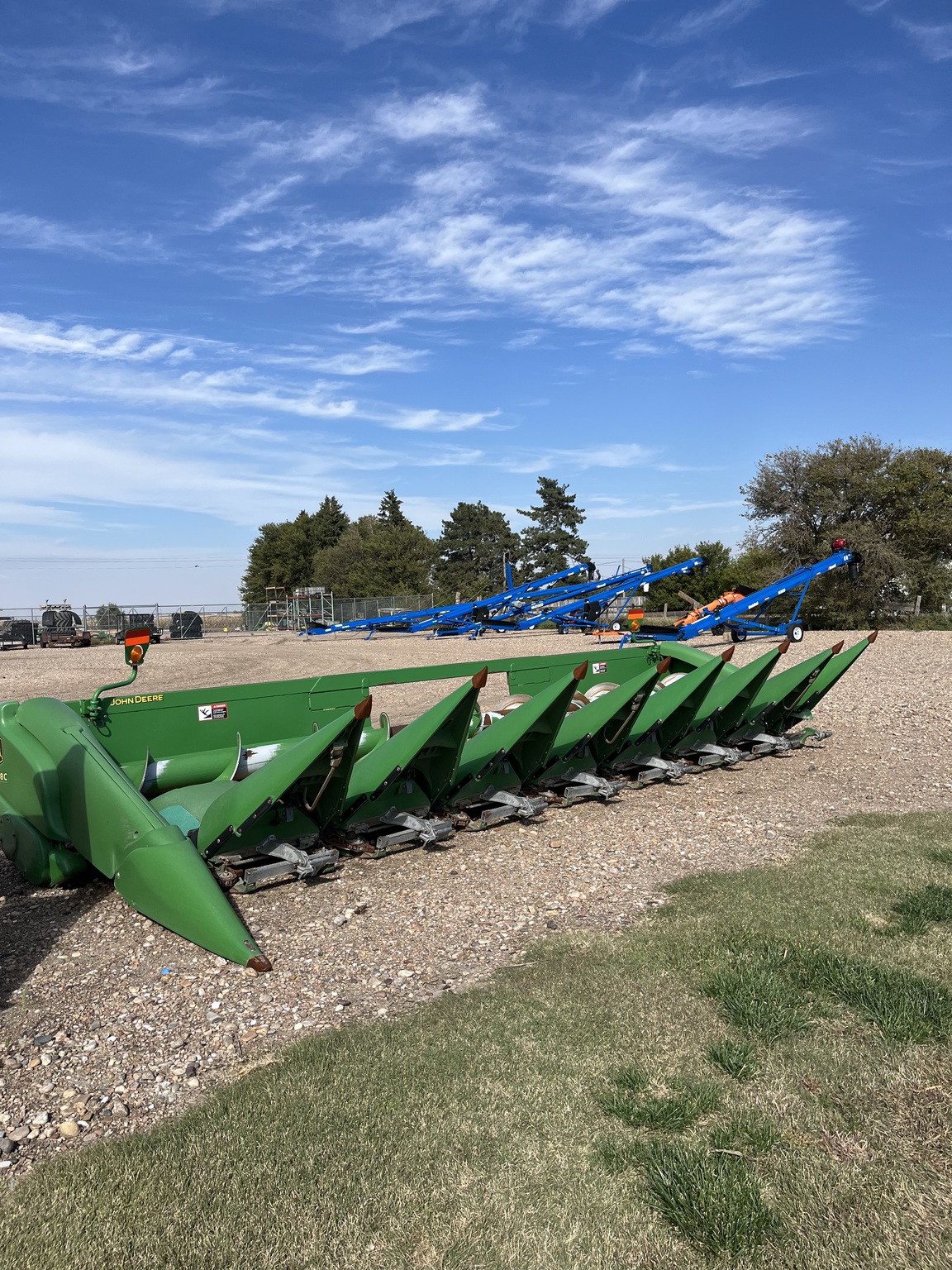 2011 John Deere 608C Image 3