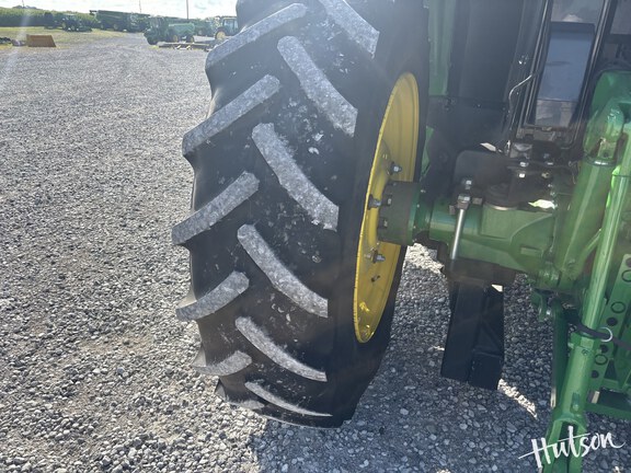 Photo of 2021 John Deere 6110M