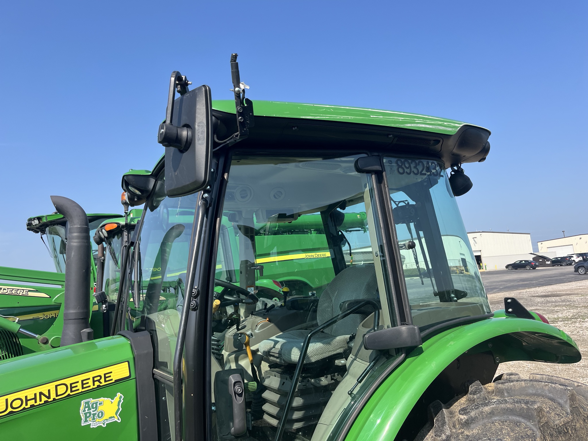 2022 John Deere 5100M Image 7