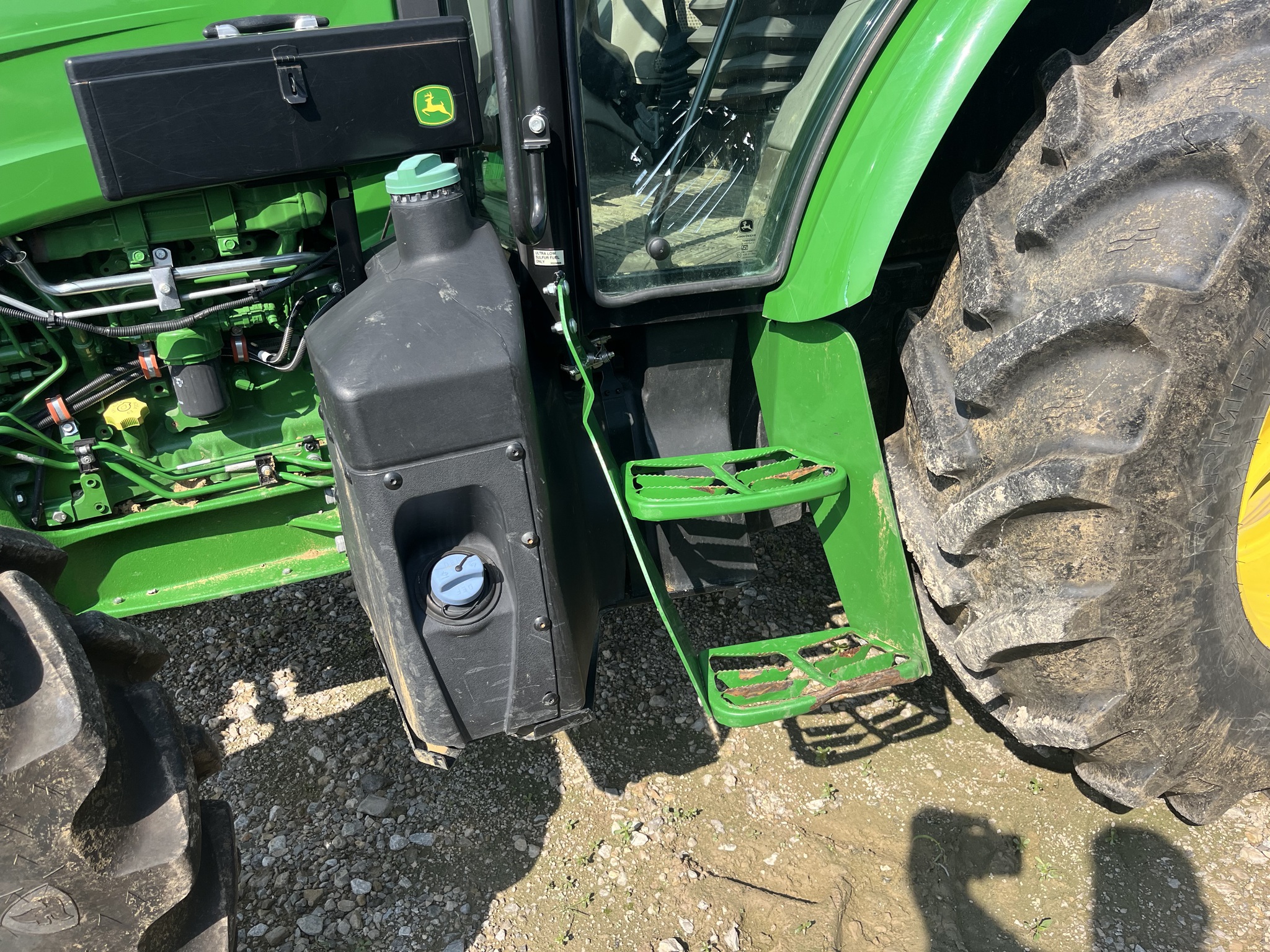 2022 John Deere 5100M Image 8