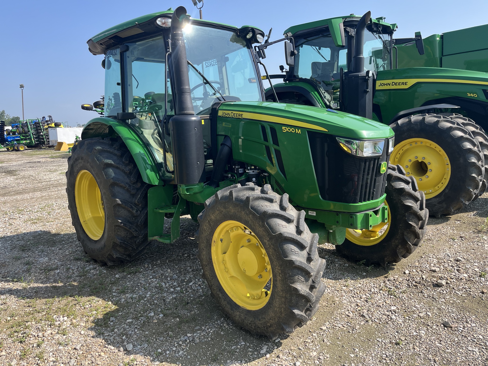 2022 John Deere 5100M Image 2