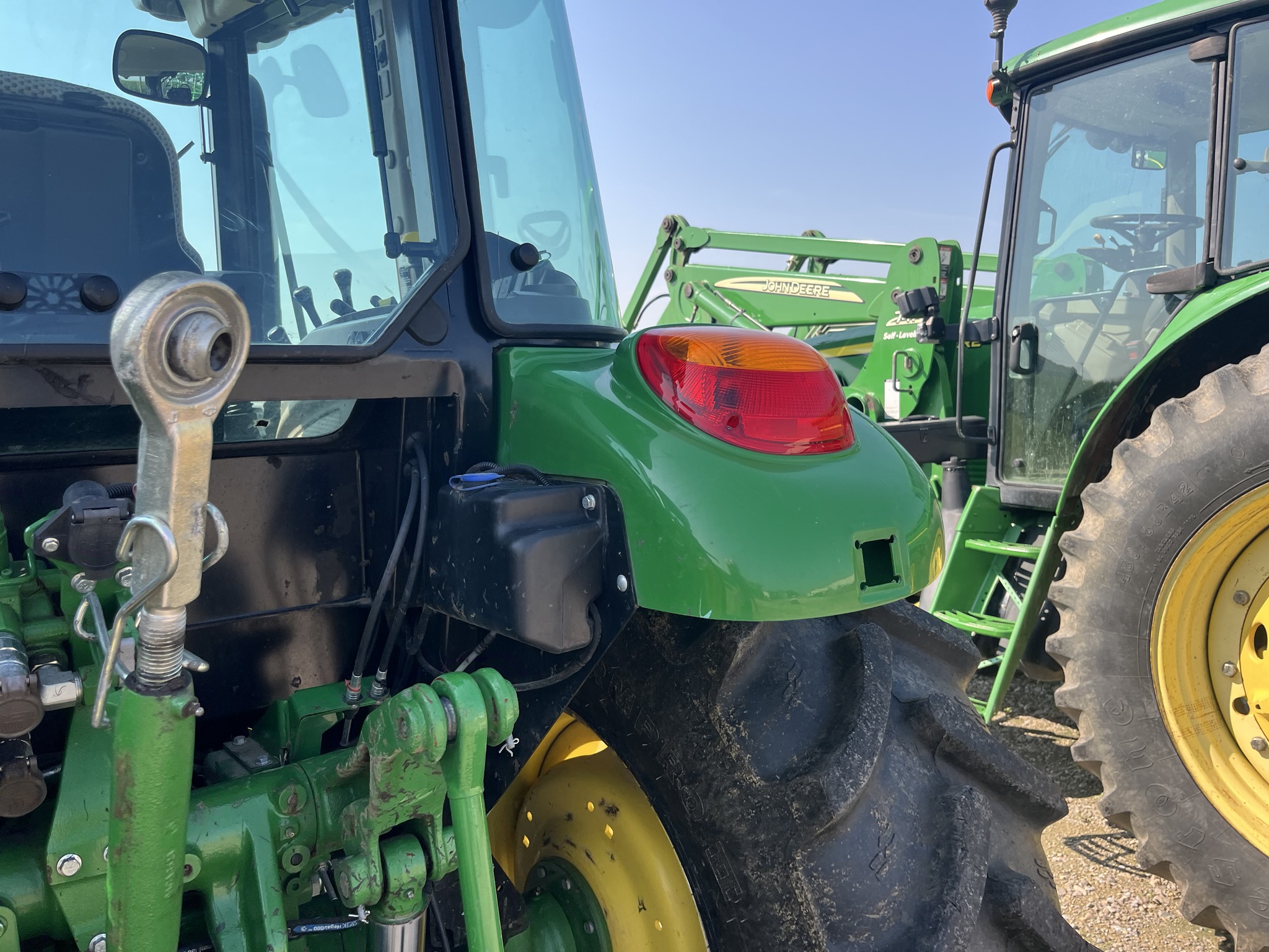 2022 John Deere 5100M Image 15