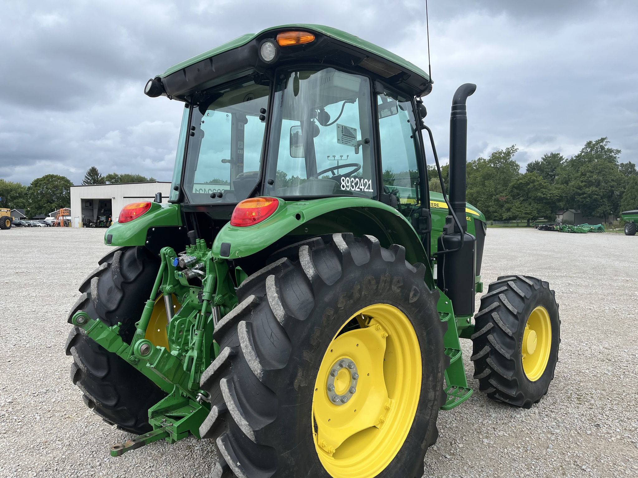 2022 John Deere 6120E Image 4