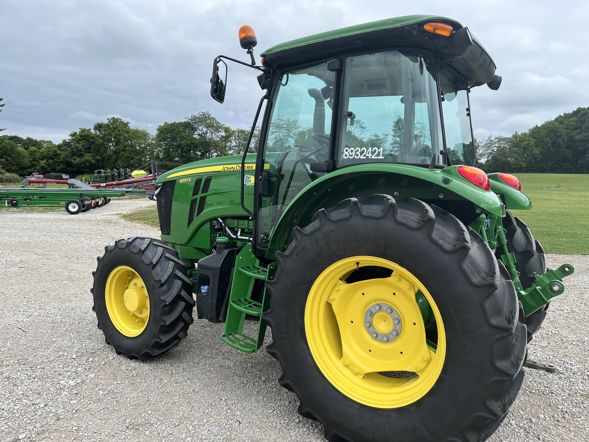 2022 John Deere 6120E Image 2