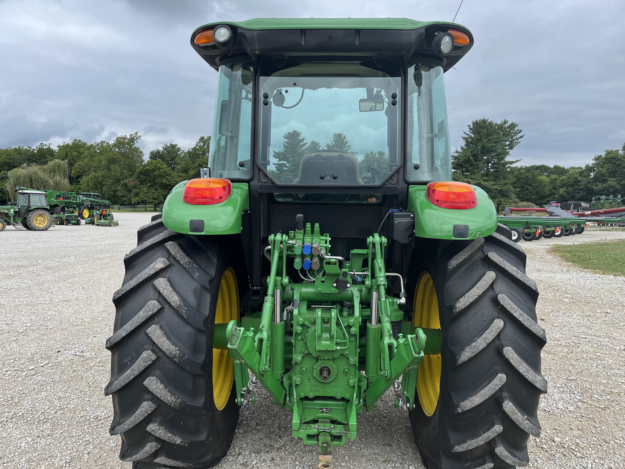 2022 John Deere 6120E Image 3