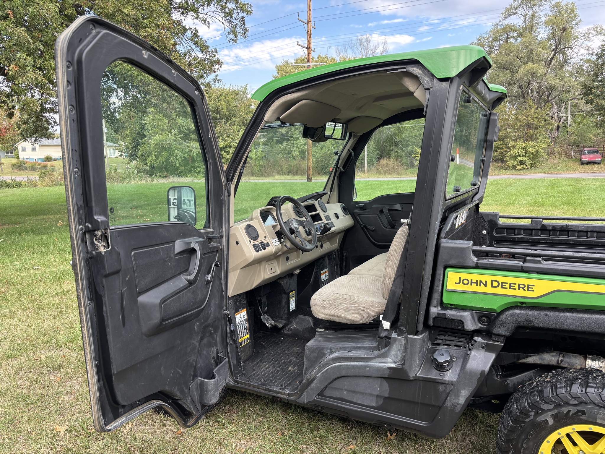  2022 John Deere XUV 835R at Heritage Tractor in Atchison, KS