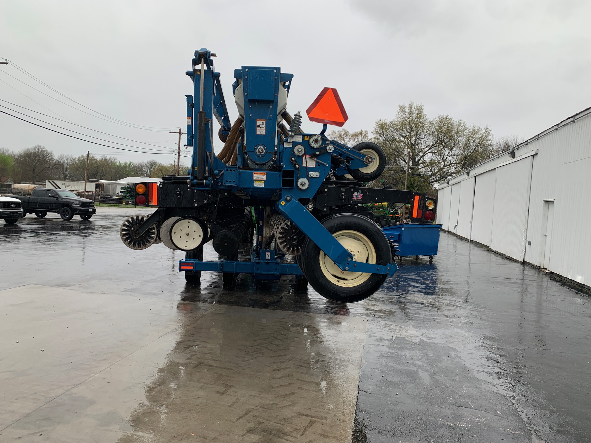  2005 Kinze 3650 at Heritage Tractor in Lamar, MO