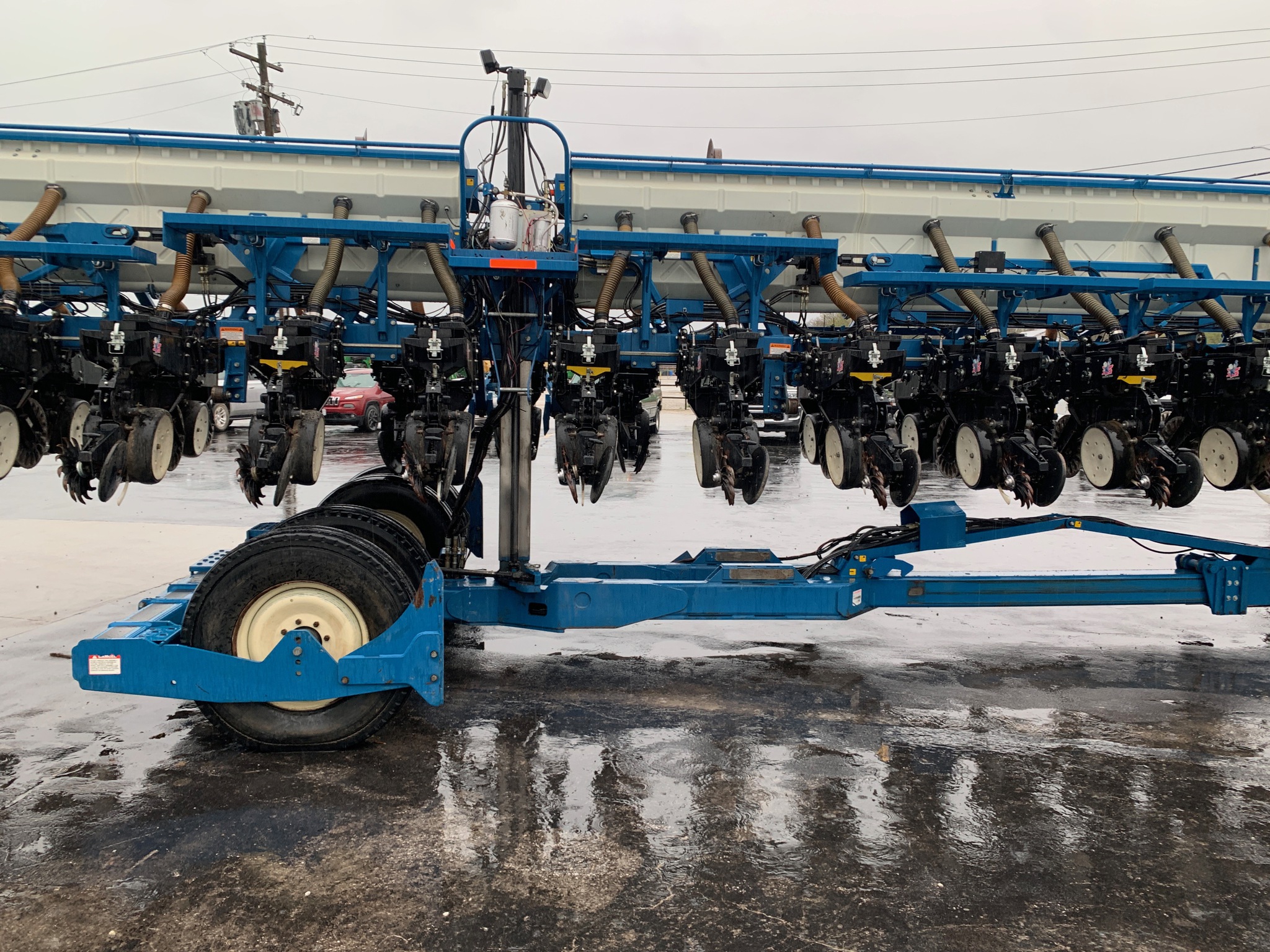  2005 Kinze 3650 at Heritage Tractor in Lamar, MO