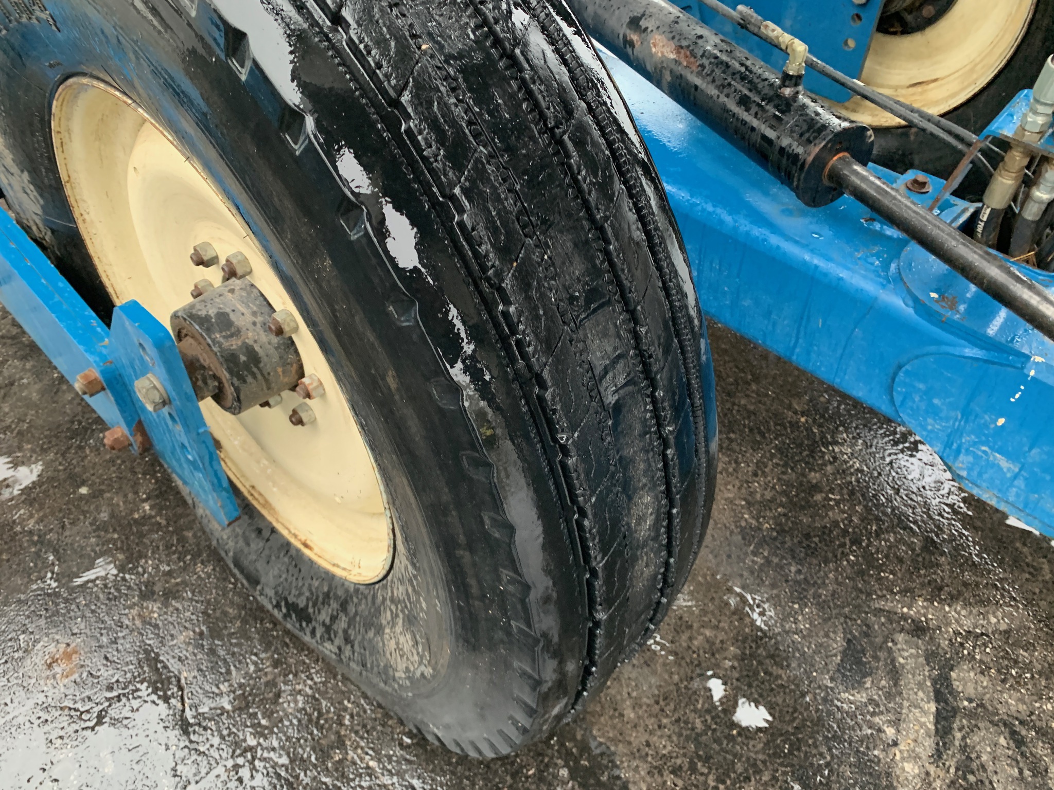  2005 Kinze 3650 at Heritage Tractor in Lamar, MO