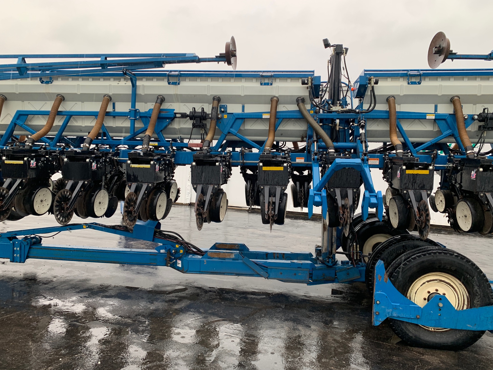  2005 Kinze 3650 at Heritage Tractor in Lamar, MO