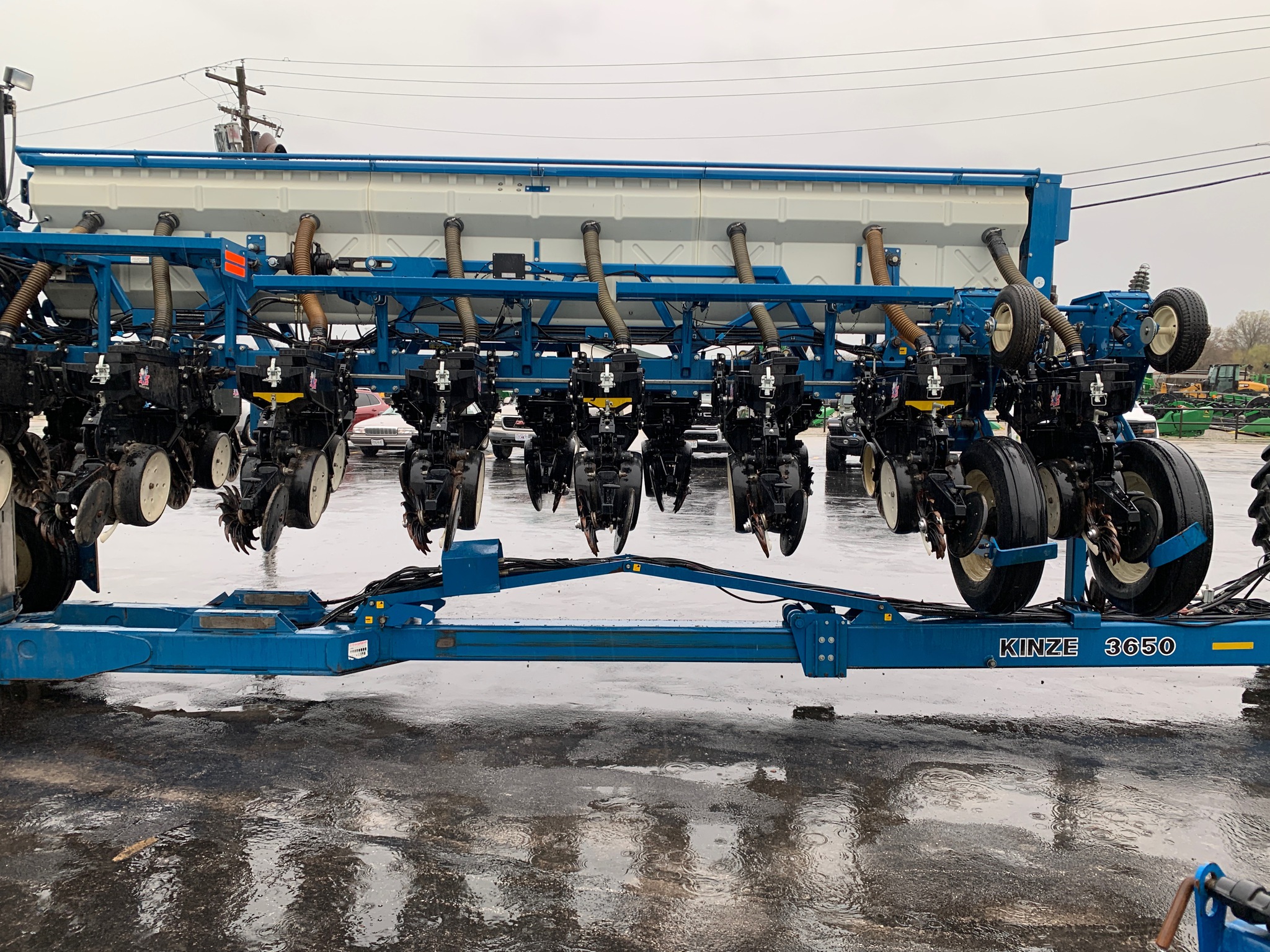  2005 Kinze 3650 at Heritage Tractor in Lamar, MO
