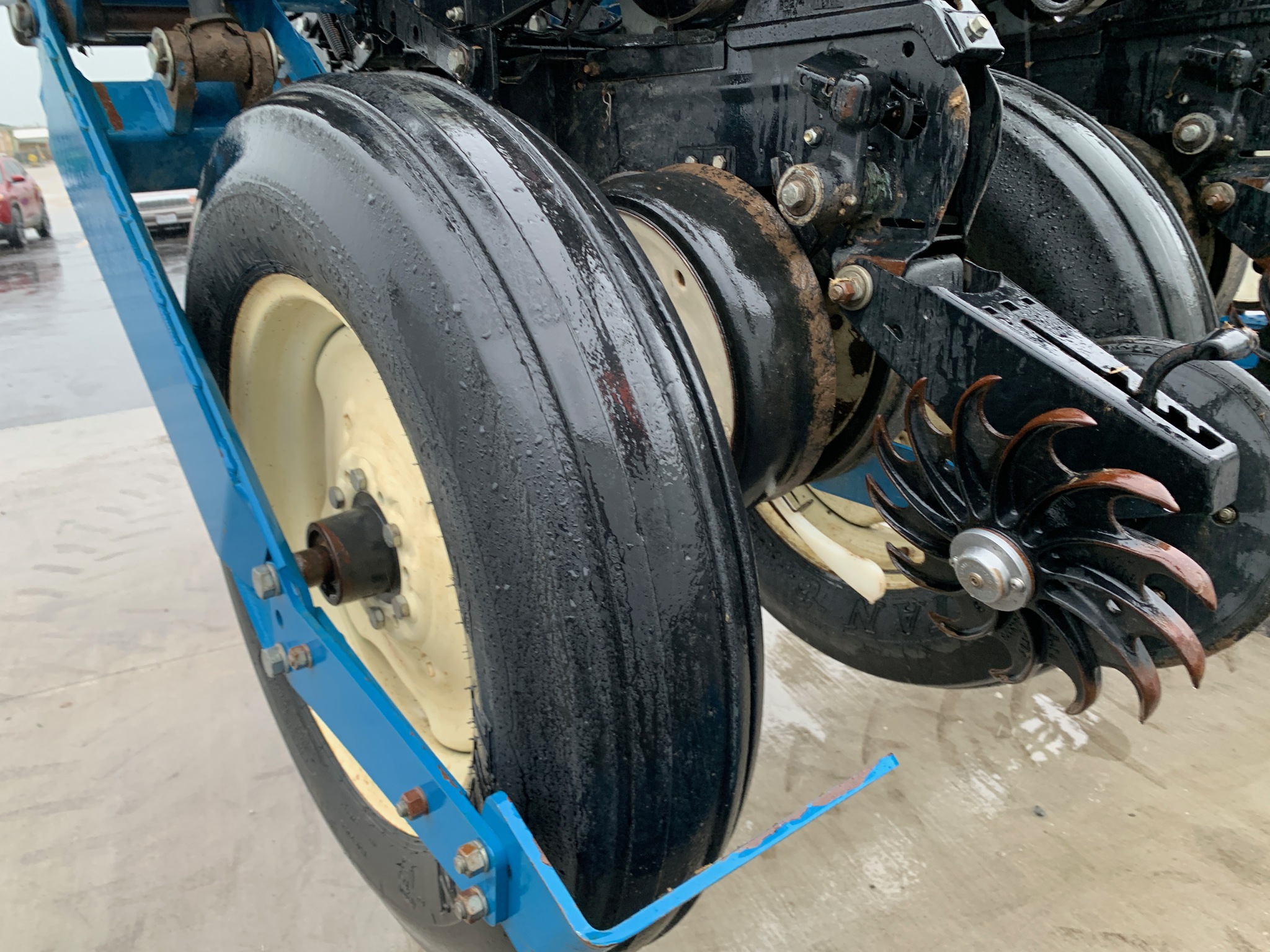  2005 Kinze 3650 at Heritage Tractor in Lamar, MO